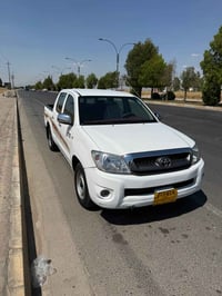 ٢٠١١ • أحمر • أوراق