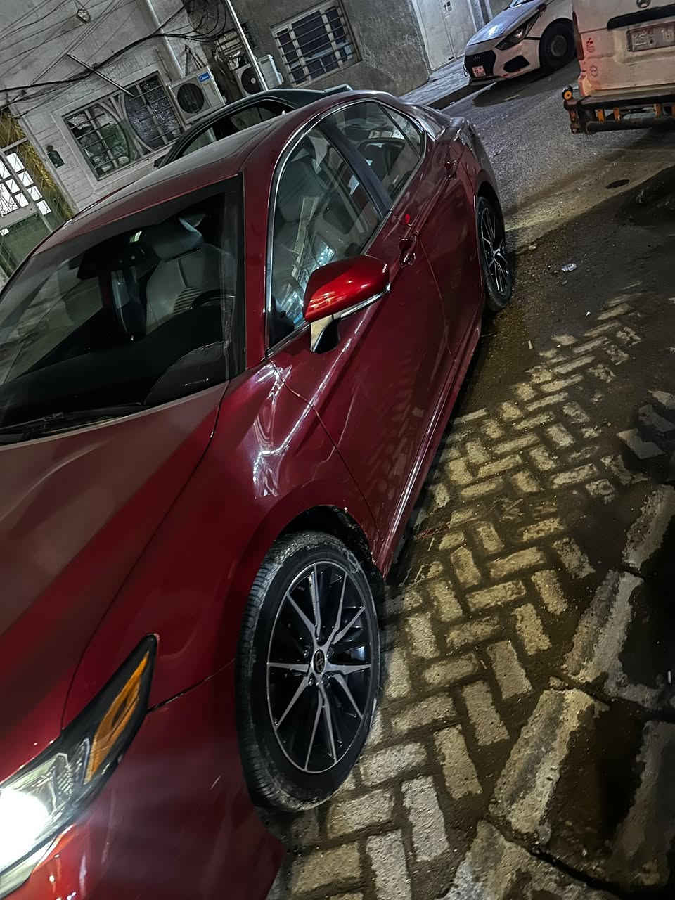 كامري موديل 23  ضربتهه بنيد وجاملغ راجع بارد السياره نظيفه وشويه باب الايمن بارد بيه مكاني بغداد الكراده رقم الهاتف *********** 
السعر ٢١٠ وبيهه مجال
