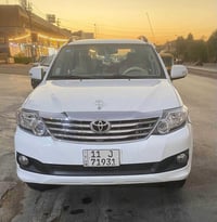 سيارة تيوتا فورجنر للبيع فقط موديل ٢٠١٤ خليجي أبيض محرك أربعة سلندر ٢٧...