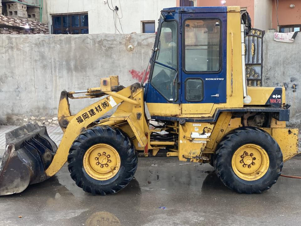 شفل كاماتسو حجم 50 كير محرك فول نظافه بعده عل شركه مكان رمادي رقم لهاتف *********** مسجل تحويل كبل سعر 250 بي مجال
