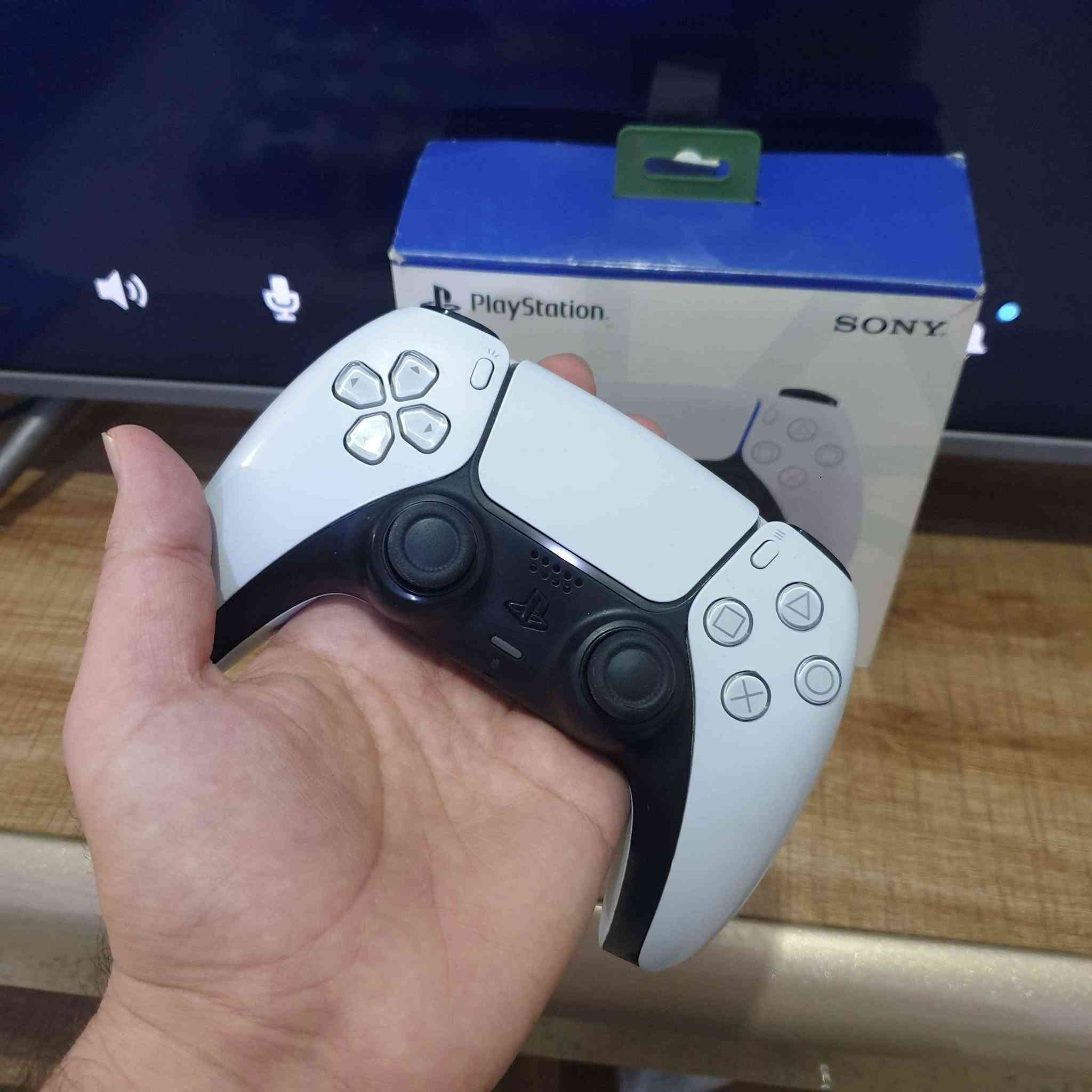 يد تحكم/جوستك بلايستيشن 5 أصلي 
PS5 Dualsense Controller original
مستعمل نظيف جداً بحالة ممتازة مع الكرتون
السعر 60 ألف مع مجال بسيط للتفاوض
متوفر توصيل لكافة محافظات العراق
للتواصل على الخاص او *********** الحال, واسط
