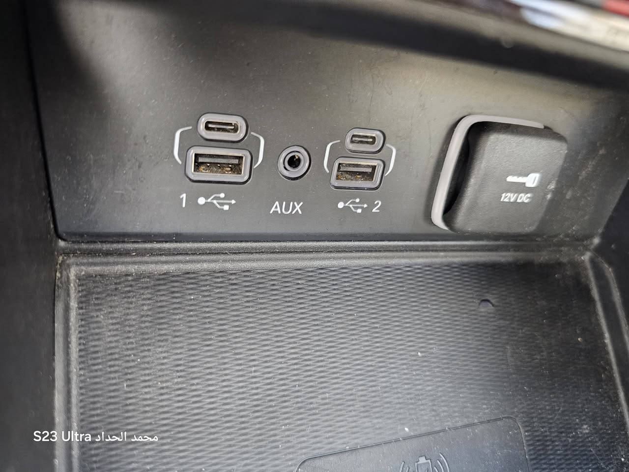 استمتع بالشكل الجديد وب ٧ مقاعد مريحه وواسعه تعتبر براحه سيارات تاهو، بسبب الوسع الداخلي
جيب جراند شيروكي التيود للبيع،او للمراوس بسياره اقل 
حادث قطعه وحده لون مميز، مواصفات بلاك توب رقم مميز بغداد مكان بغداد *********** 
مواصفات كثيره،بسعر 29.000 $$
