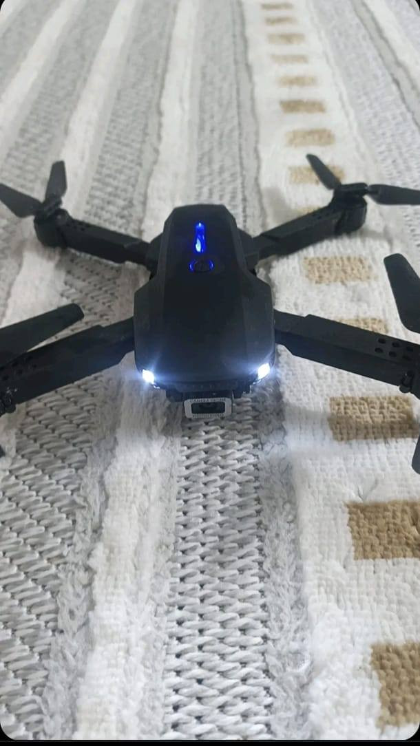 السلام عليكم طياره درون البيع سعر 35الف وبيها مجال جبتها وماعرفلها  الشراي يجي خاص العنوان قلعه سكر الرقم ***********
