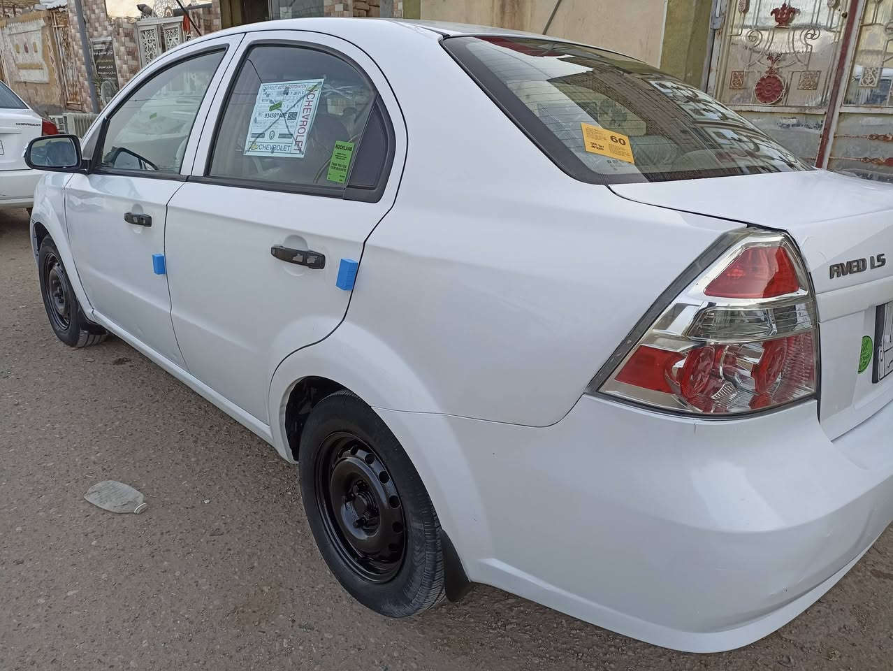 افيو 2011 بيهه جاملغ وبنيد وشويه من باب سايق ويم بكلايت رش صبغ ولباقي مكفول جاهزه كير محرك حداديه تخم تاير حجم محرك 1400مفتوح خليجي سياره فول اوتماتيك. سنويه ل28 مشروع وطني صاعده هزه مكاني بناصريه حي شهداء شراي يتصل  سعر75 وبيها مجال ***********
