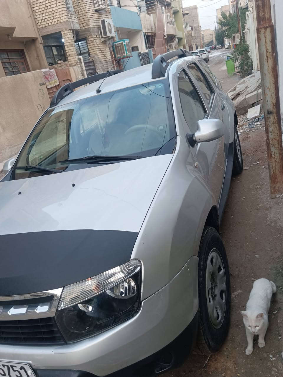 رينو داستر موديل 2015 رقم اربيل قطعه وحده صبغ جاملغ الايسر جهه السايق السياره كاعده وحلوه ماناقصه شي مكينه وكير كهربائيات كله شغاله تدفئه تبريد شغال  السعر٦٨وبي مجال كلشي تلكه بالسوك *********** مكان بغداد السياره باسمي هزه جديده بنفس اليوم تستلم سنويه
