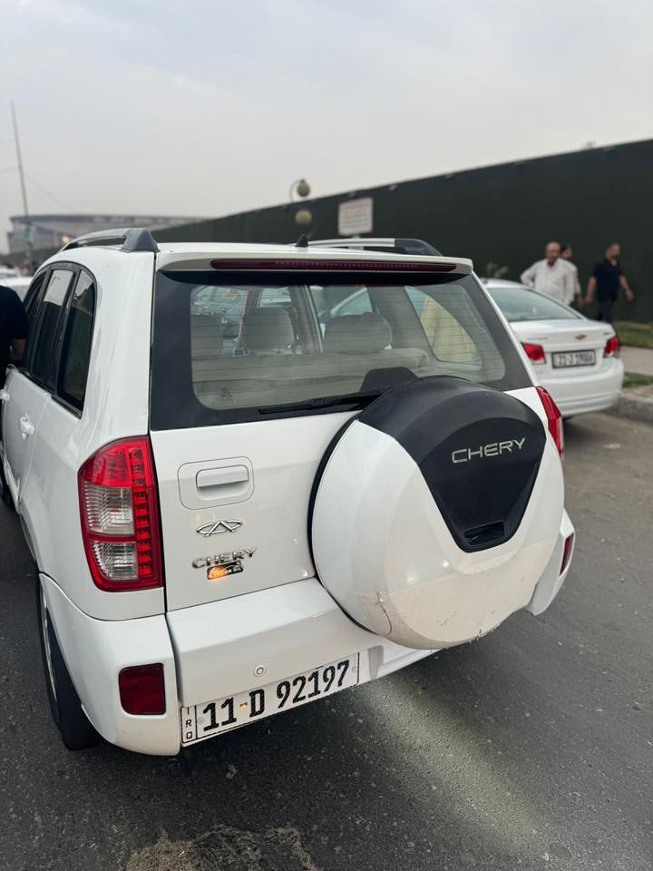 السلام عليكم
تيكو موديل 2013 كفالة عامة 
من عدا الي موجودات بالصورة كير ومكينة كفالة باسمي رقم دولي تحويل ثاني يوم تخم تاير جديد كهربائيات كلهن شغالات 
السعر 70 وبيها مجال گـْـِـٌلش بسيط
بغداد/البلديات
***********
