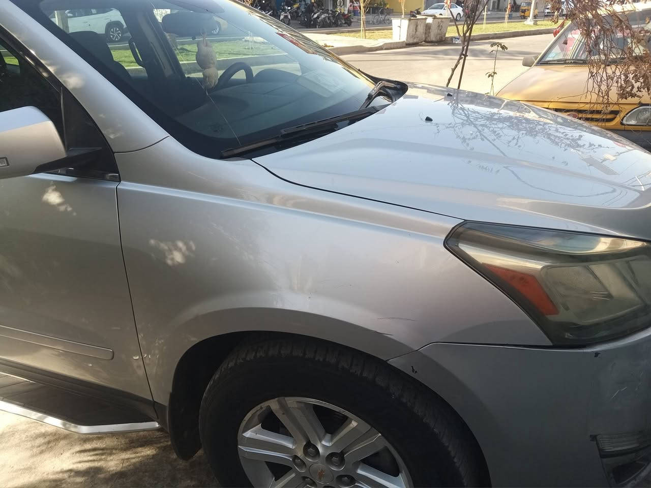 ألسلام عليكم ترافس موديل ٢٠١٣ كلين LT لون سلفر بيها شمعات صدر و كومبريسر تبريد وبيها طخه خفيفة بالجاملغ الخلفي مصلحة وما مصبوغة رقم بغداد التحويل مظمون مكان السيارة حي العامل السعر ٩٨ 
للإستفسار الاتصال بالرقم ***********
