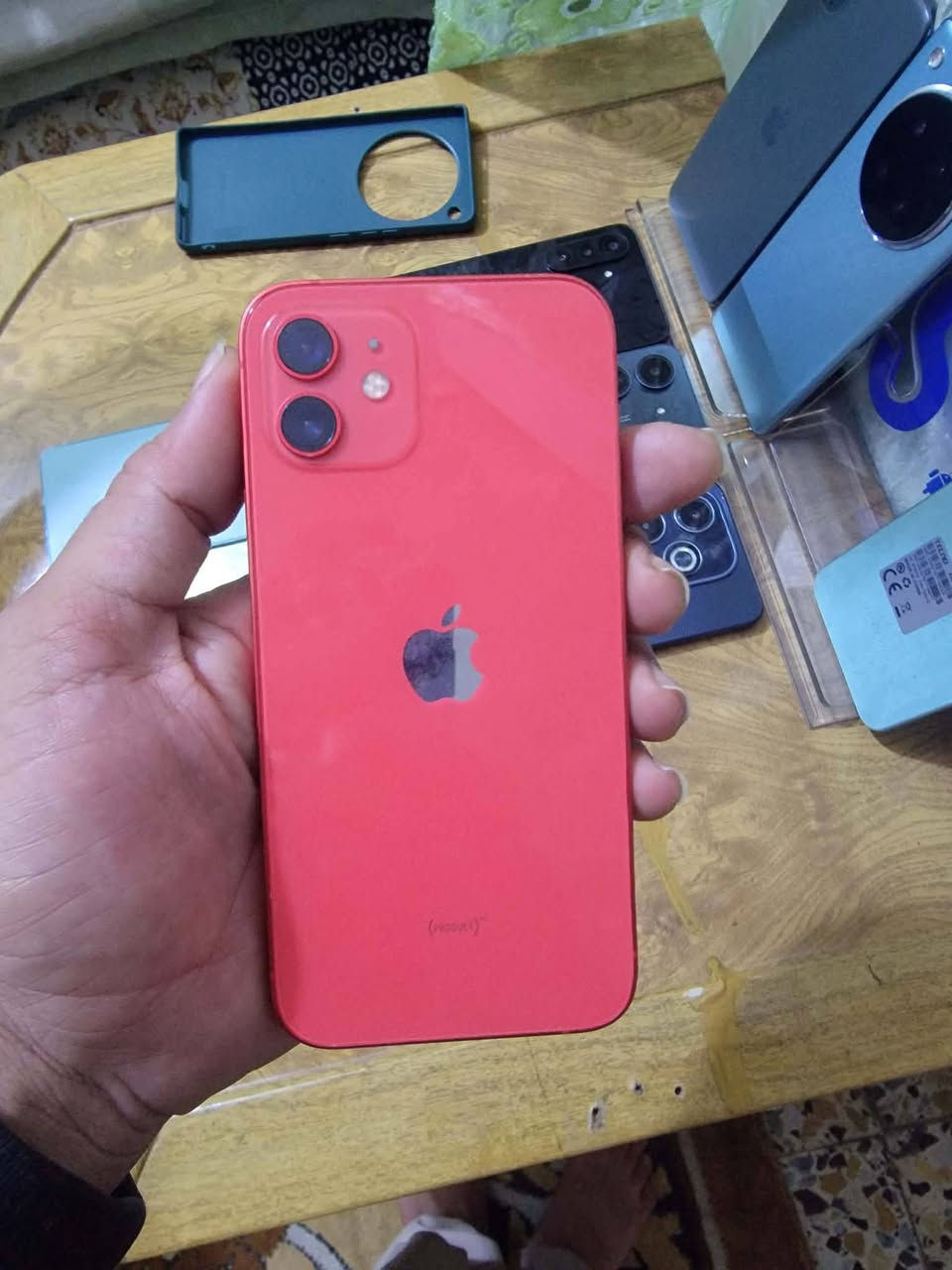 ايفون ١٢ اخو الجديد مكفول 
نظافه ٩٩ جهاز لك بطاريه ٨٤ 
ذاكرة ١٢٨ وتر برو مكفول
سعر ٣٥٠ قفل قفل قفل 🔐 🔐 🔐 
***********
