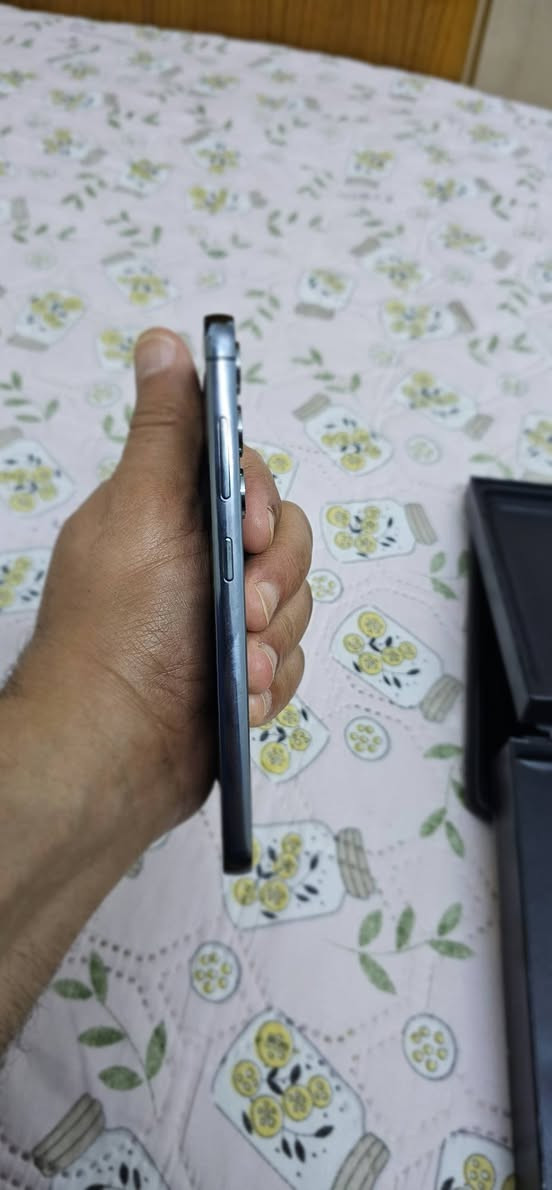 السلام عليكم 
هاتف S23 نظيف جدا 100
السعر ٤٥٠ الف 
اللون زيتوني


**إذا كنت صاحب هذا الإعلان وتريد حذفه لأي سبب، رجاءا أرسل رسالة إلى الدعم الفني**