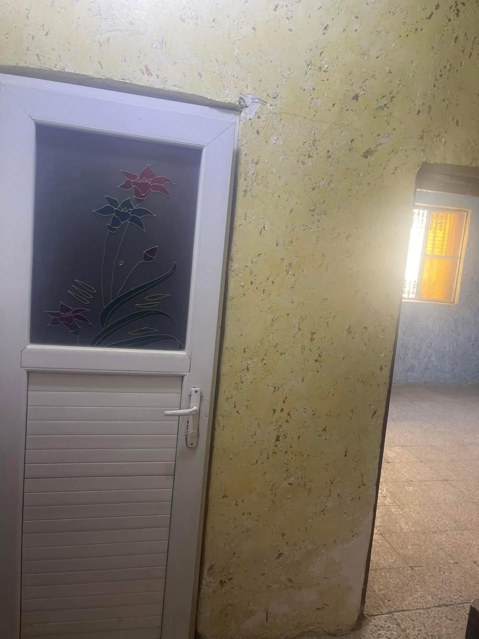 للبيع دار حي الزهراء مقابل مستوصف خوله زوين  ٧٥ م مربع واجهه ٧ م ونصف البيت نظيف جداً فرع ٦ متر ثاني بيت عن شارع الطياره طابقين الطابق الارضي صاله استقبال ومطبخ حار بارد وصحيات والطابق الثاني غرفتين نوم وصحيات السعر ١٩٥ مليون للاتصال *********** مجتبى معله او مراجعه مكتب ضي الحسن للقار النجف الاشرف حي الزهراء شارع الكيات مقابل جامع الزهراء
