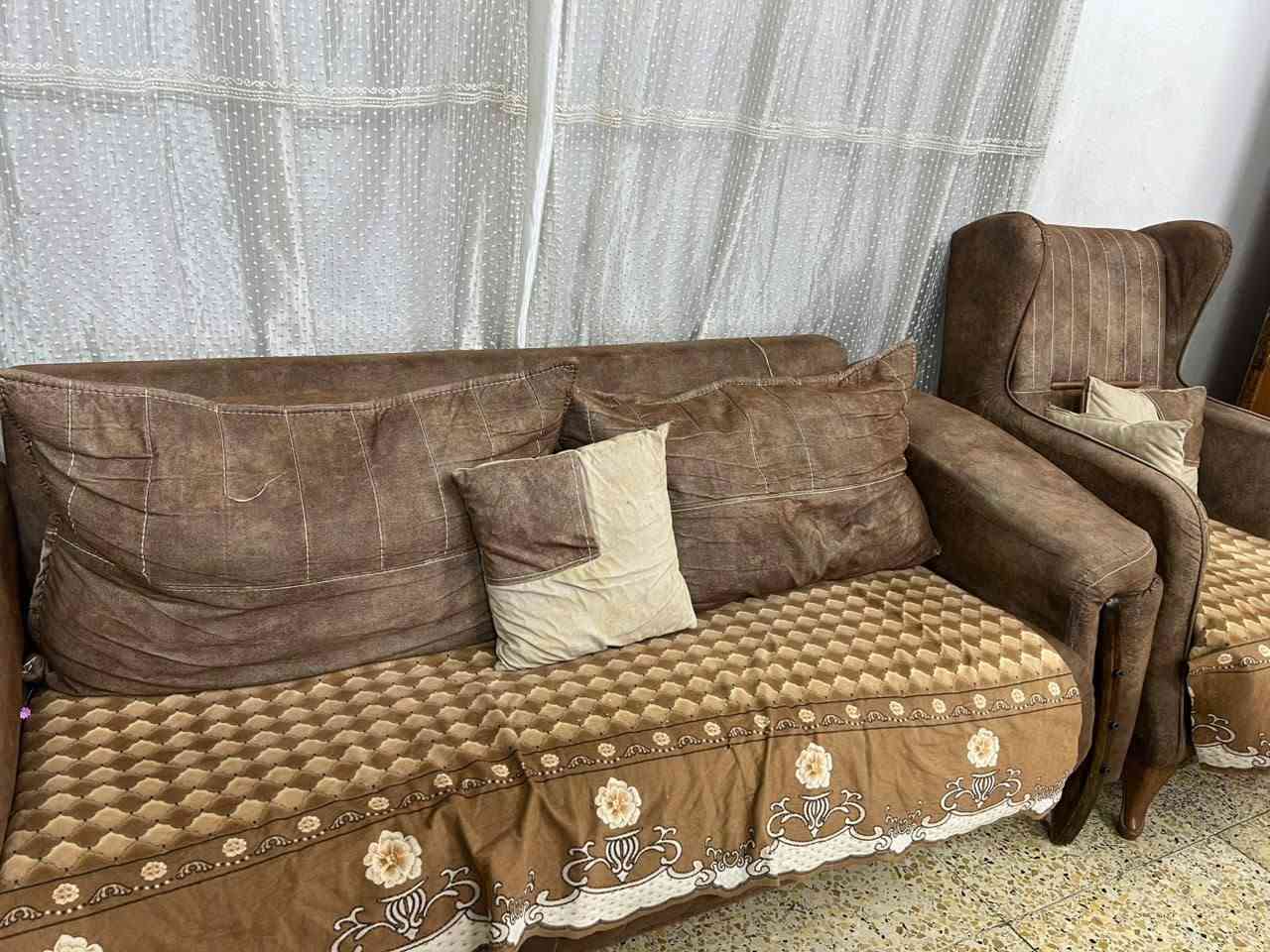 السلام عليكم عدنه تخم كامل نضيف ع 500 وبي مجال عنوان شارع زين العابدين الرقم ***********

