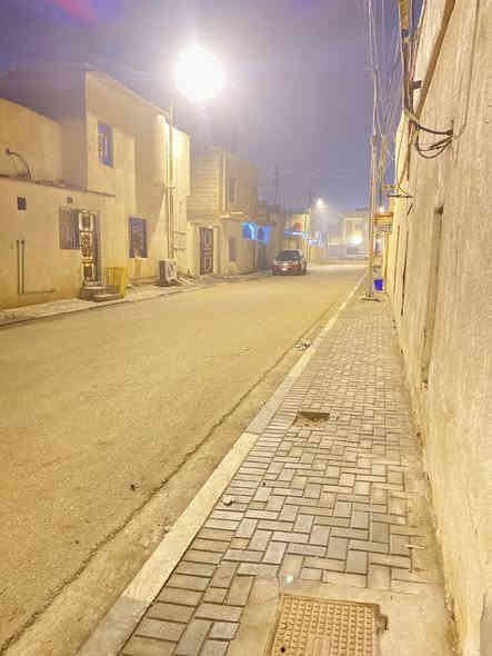 السلام عليكم المعقل دار للبيع مساحة 310 متر متوفر كل الخدمات في المنطقة ماء حلو مجاري عاملين نظافة يوميا يبعد فقط شارع واحد عن الشارع العام (شارع دينار العام) منطقة جدا هادئة وجيرانها كذالك سعره المتر ب مليون ومئتان وخمسون المنطقة المعقل السكك طابو ملك صرف كل الاحتياجات موجدة للساكن وكلشي بل القرب من البيت جامعة و حديقة عامة و جامعين للصلاة داخل المنطقة وأسواق بكل
انوعها للاتصال الرقم / ***********
