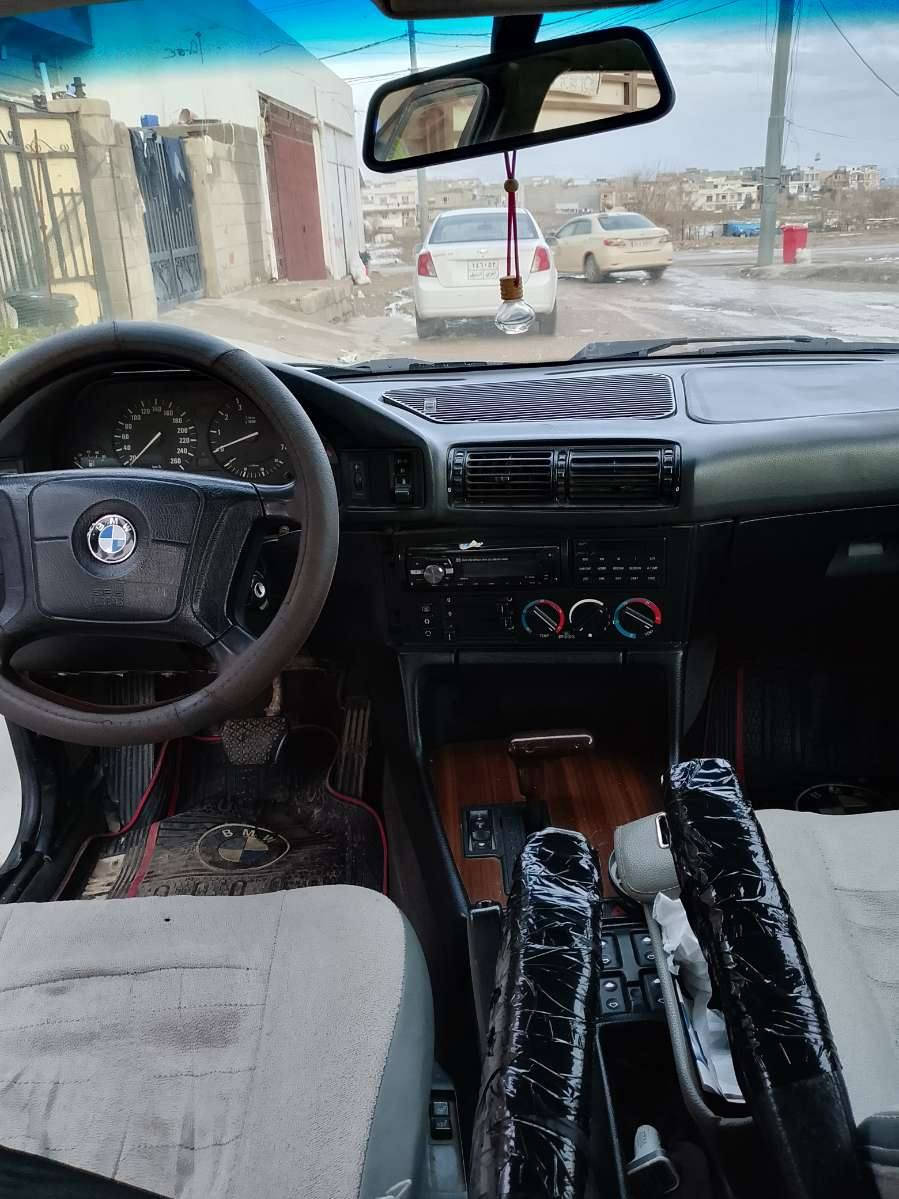 BMW
موديل 94
مكينه 525 كه پسي ديجيتال
گئر توماتيك
كوشن كهربائي
باليف كهربائي
ئاوئنه كهربائي
جام 4 كهربائي
7باليف
2پارجه ئه و روپي هه يه... له شارع جويته ده رئ له گه ل به رده كي.. ده عم بو وه
ره قه م.. أربيل
ره قه م نئويي... پانه
سه نه وي.. 2 ساله به سه داجؤ وه
8وه ره قه غرامه ي له سه ره... پاش معامله له به ر ده برئت
ته حويل به شه رت
سياره جاهزه يه ك دينار... مسروفي تئدانيه
به س گئري زؤر جار ترانسي هه يه!!!

سياره فول فوله.. به س سيلايت نيه
سعري 60 وه ره قه و... معامله يه كي برايانه
فايبر+وتساب... ***********
