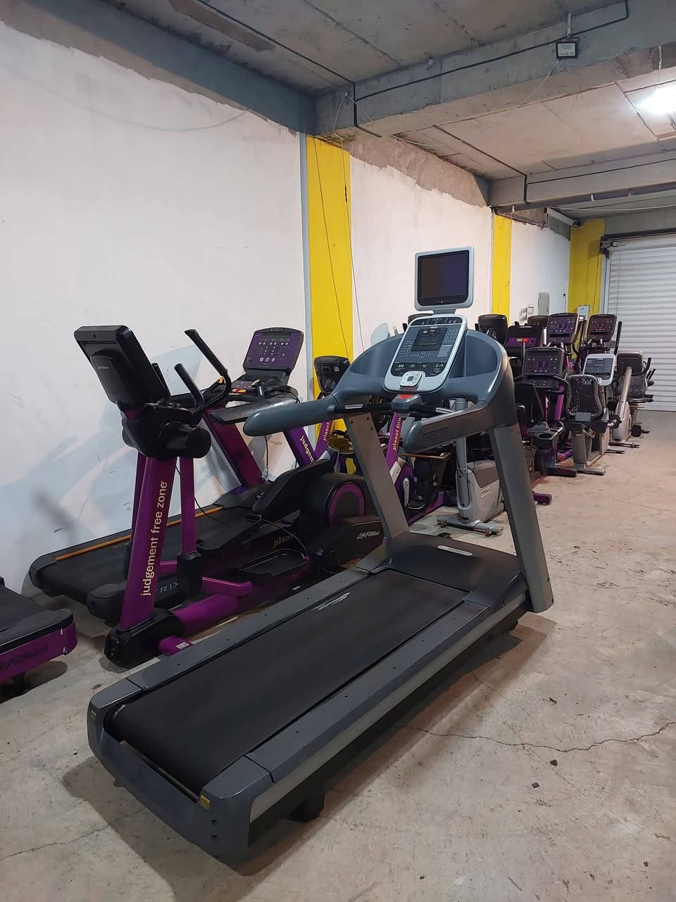 أجهزة جري ماركة بريكور
سعر جهاز 600 دولار 
توصيل موجود لكل محافظات 
*********** واتساب
