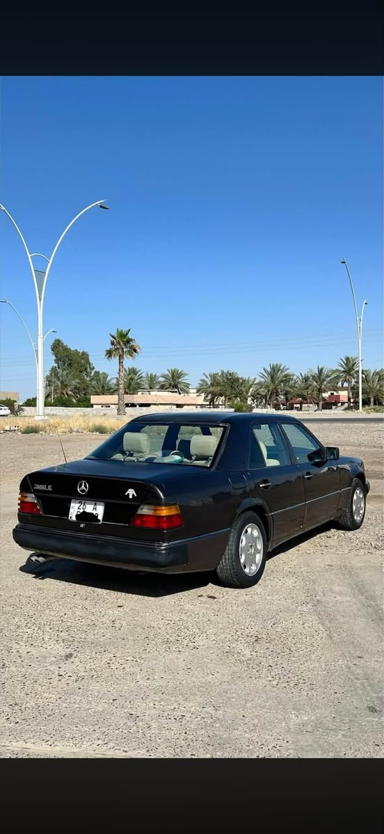 #اعاده النشر بسبب الوعود الكاذبه
السلام عليكم للبيع

مرسيدس دب موديل 1990 فول اوتو 

رقم صلاح الدين دولي شرط التحويل 

سنويه هزه جديد بسمنا كهربائيات شغاله

صدر امامي خلفي زينات تايرات خلفي امامي 

تبريد ثلج تدفئه شغاله اترايك وين مايعجبك  

السياره حيل حلوه بالمشي 

مكان السياره : صلاح الدين / تكريت 

الاتصال ‭+964 780 999 0687‬


**إذا كنت صاحب هذا الإعلان وتريد حذفه لأي سبب، رجاءا أرسل رسالة إلى الدعم الفني**