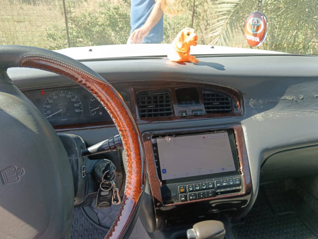 تويوتا كراون بطه متصل للبيع موديل 1992 أبيض لؤلؤي مكفوله من الضربه والصبغ والكص ونقل الجثة بأسمي وسنويتها لشهر العاشر 2027 بيهه جراد كهربائياتها شغاله مري شفط مكينة جديدة  ديلكو وكير جديد سعرها 54$ وبيها مجال بسيط للاستفسار الاتصال : ***********
