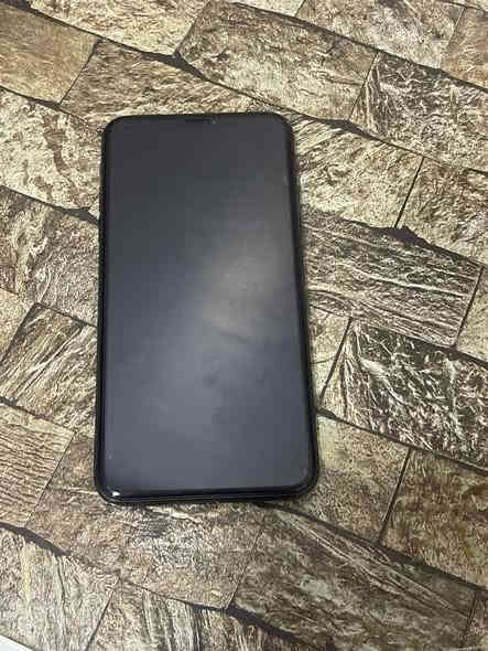 ايفون 11 برو ماكس 
دبل سيم كارت زيتوني 

ذاكرة 64 

ما مفتوح ولا مصلح ع وضع الشركة

بطارية 73 % 

كارتونة ويا مالتة الاصلية 

نظافة ٩٥ ٪

***********

السعر 320 وبي مجال
