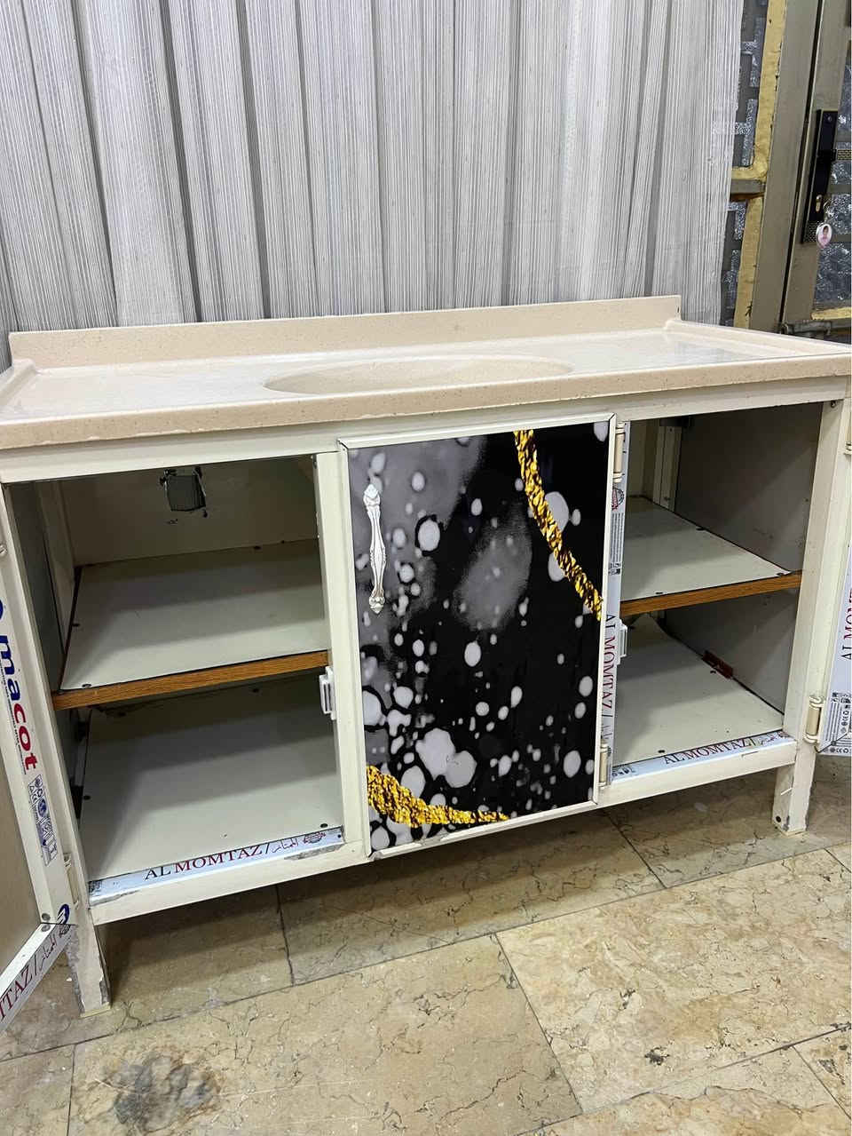 سنك مرمر مستعمل نظيف سعر ١٠٠ مكان بغداد واتساب *********** بغداد, العراق
