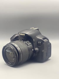 Canon 700D نظيفة جدا...الملحقات شاحنة+رام+ حقيبة للتواصل واتس اب 07721...