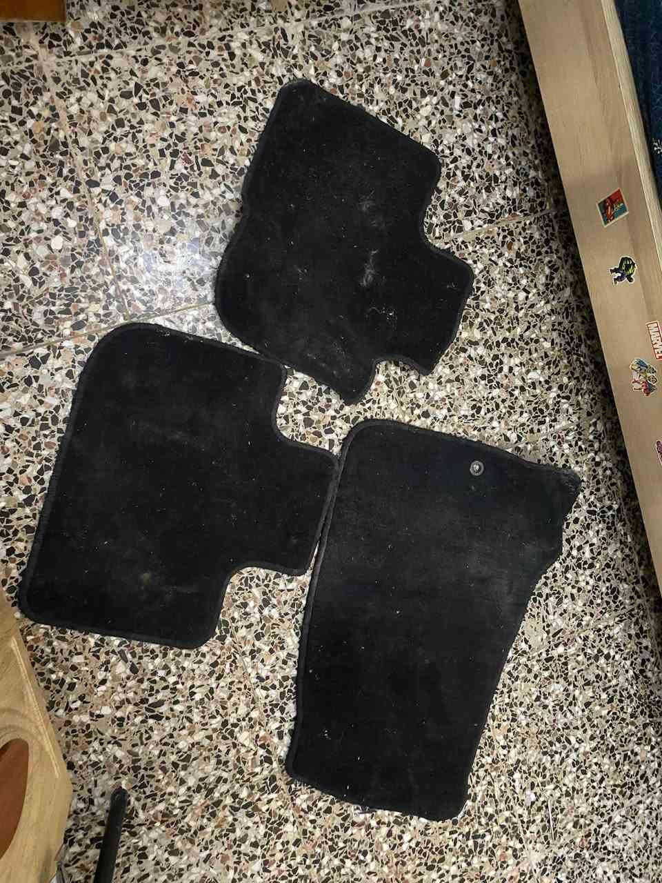 سلام عليكم
غراض جارجر 
تخم فورجت دشبول و كير جدد ب60 الف 
تك بوليسي اصلي كامل ب80 الف
كاعيات اصليه نقص مال السايق والباقي كاملات ب 25 الف
تخم ستدات ب20 الف
ترايش بطاين تخم كامل عدا باب السايق ب15 الف
كفرات مري باتمان اسود لامع ب15 الف
شباك اسفل اوباما s ب20 الف
دفيوزر اوباما مسح ابو الحلوك الدائريه اسود طافي ب 20 الف
مكاني ديوانية 
***********
