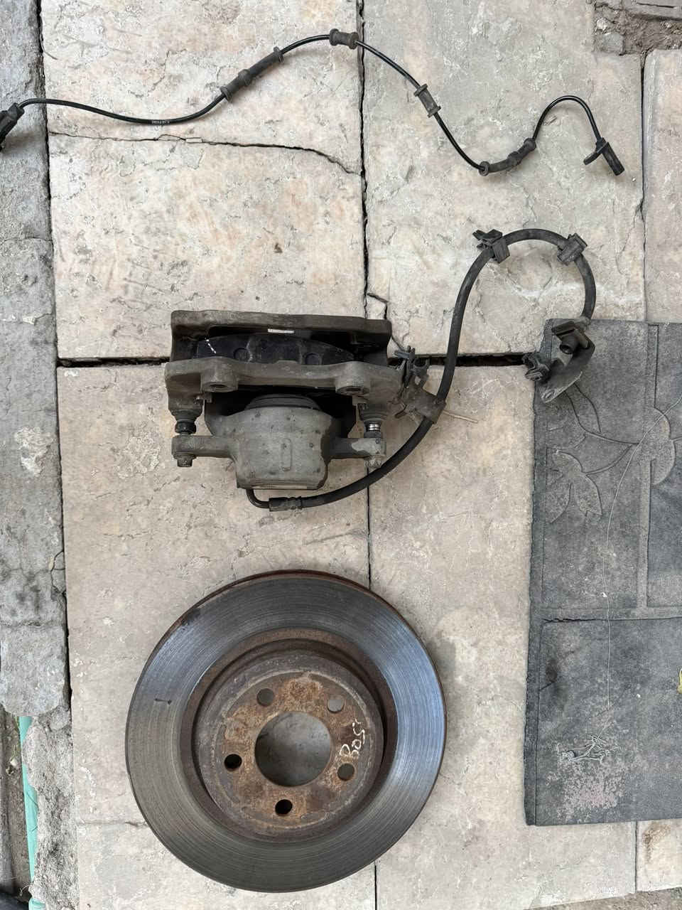 لبيع
جاملغ جارجر 2023 بي كسر مكانين 
طاب اكل كامل ايمن حساس وفلنجه وفج مع دسكات اصلي 
مكان بغداد ***********,
