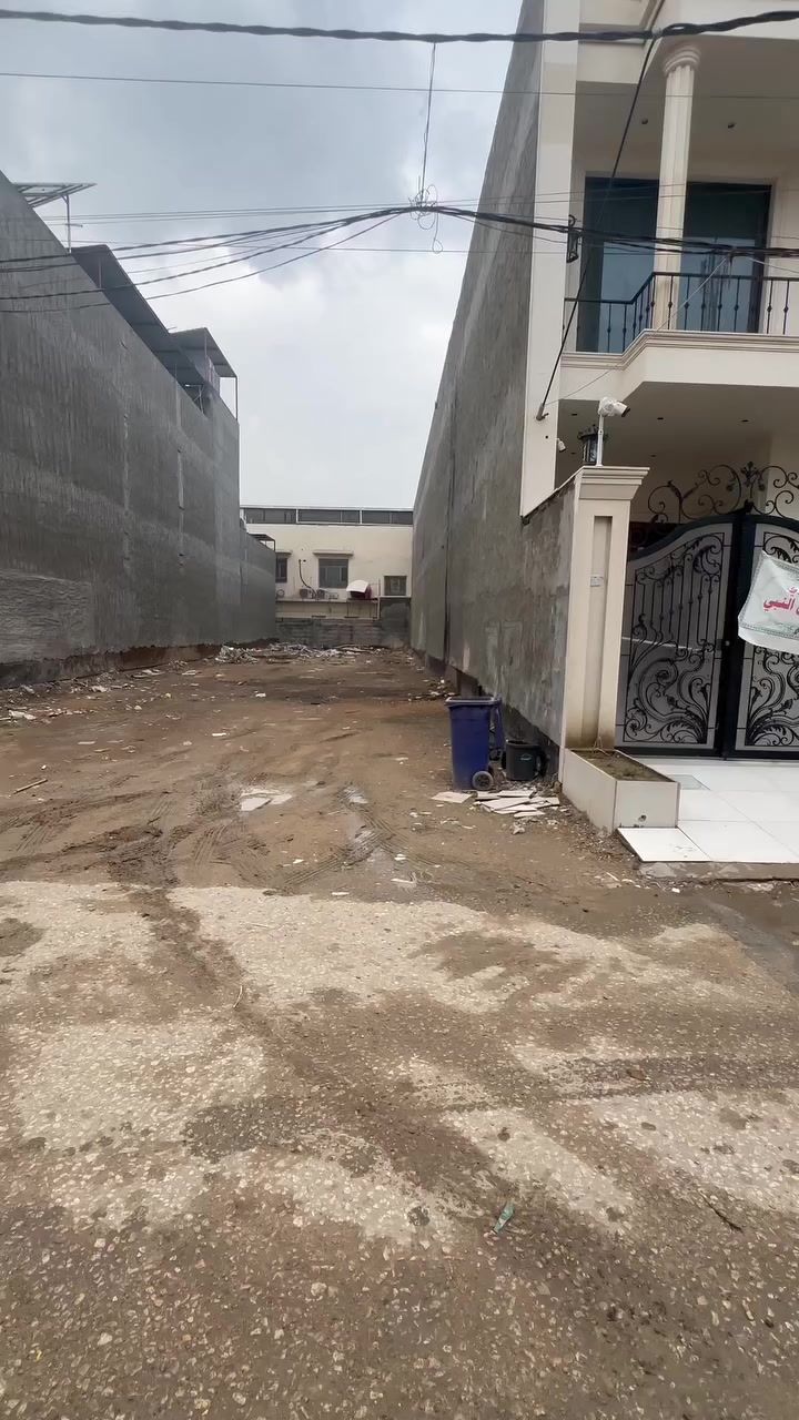 عـرصة للبيع  #حي #الحسين  
 ⭕ موقع ممتاز   
المـساحة /324 م 
الواجهة//9  
النـزال// 36 
 السعر خــاص

 للاستفسار 

*********** 

***********
