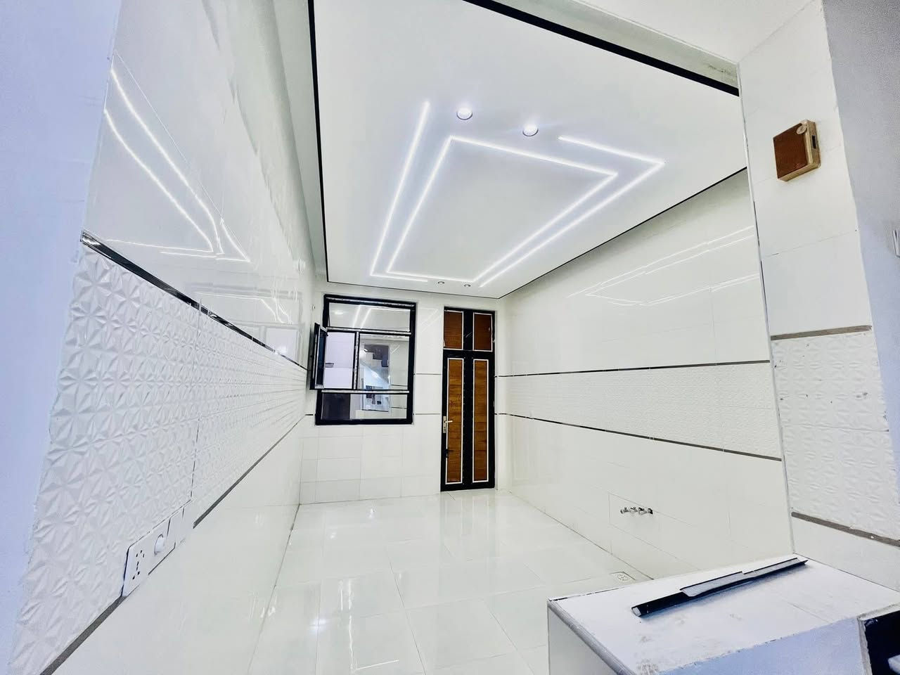 150متر للبيع شغل هندسي
طابو زراعي سند 25 اقرار محكمه مشمول بلتطويب 

مقابل ملحق قريه الغدير عمود 330

 البيت  جاهز للسكن يحتوي على ☑

غرفتين  و صاله و مطبخ و استقبال

حمامات خارجيه وداخليه

***********
