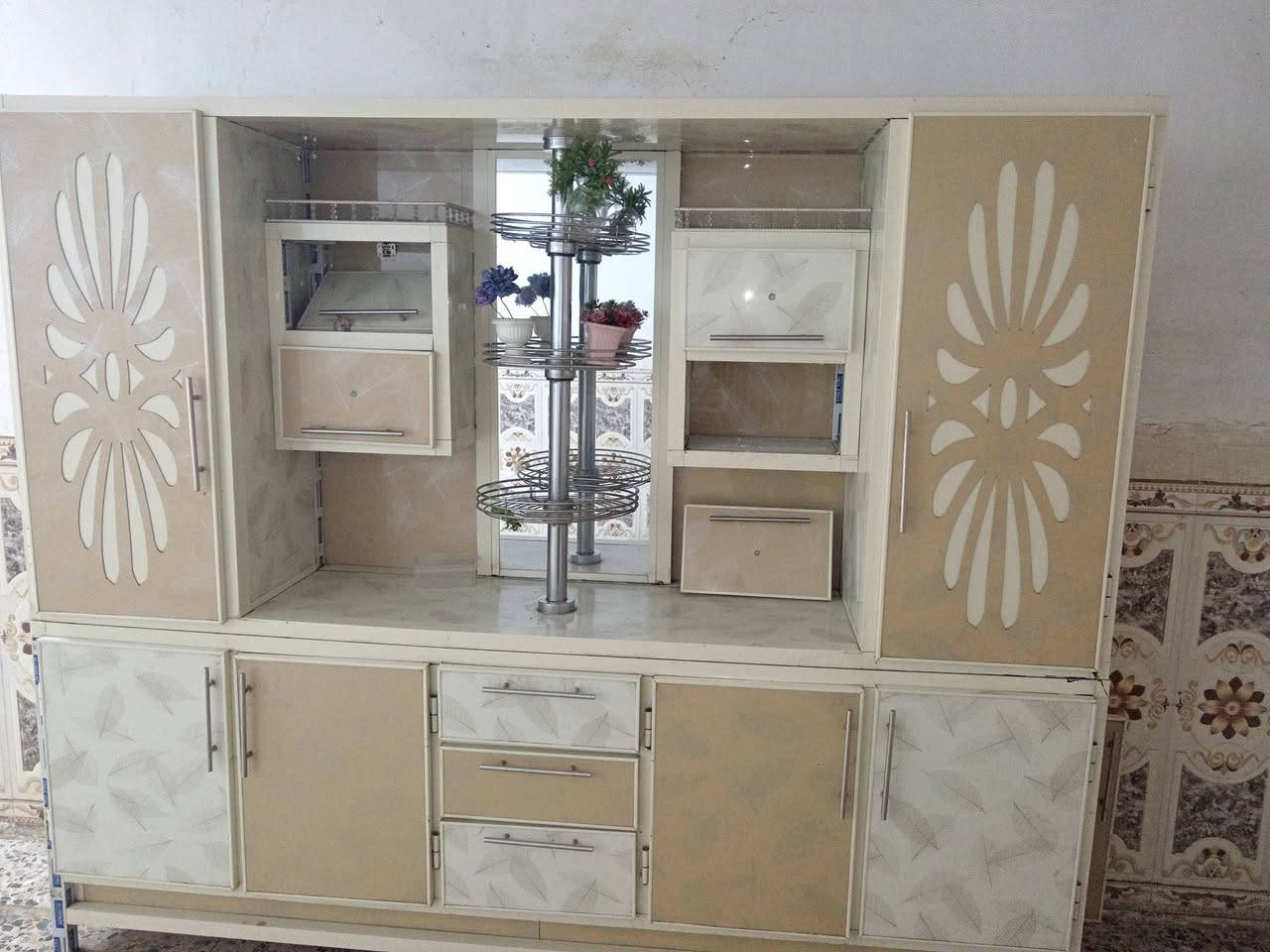 هذ كاونتر  مستعمل بس 2 مغلوعات مو مسكورات يعني يرجعن اخو الجديد الجديد مالته بل سوك 600 رايده اب 500 او للاستفسار او التواصل خاص السعر قابل للتفاوض


**إذا كنت صاحب هذا الإعلان وتريد حذفه لأي سبب، رجاءا أرسل رسالة إلى الدعم الفني**