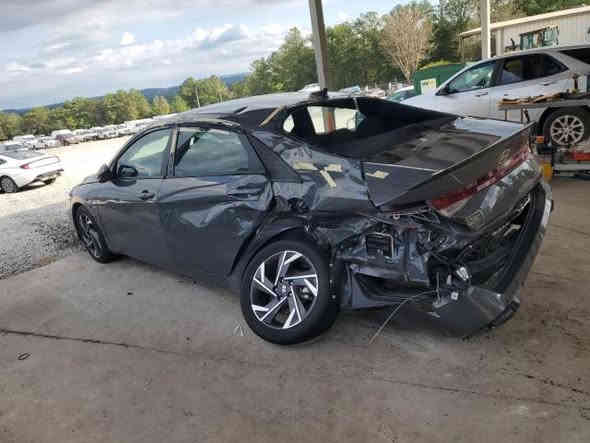 السلام عليكم هونداي النترا 2025 SPORT لون اسبنتي حادثها كما موضح في الصور ترهم كتاب شهداء وترهم حره السياره جايه بل طريق سعرها (100) تفاصيل اكثر *********** اتصل وادلل
