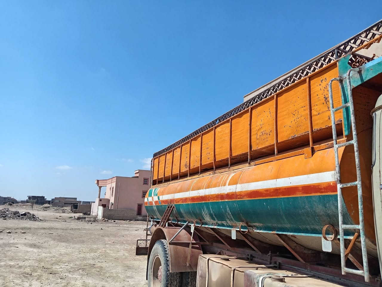 سلام عليكم ورحمة الله وبركاتة
للبيع تانكي قجم جديد قواطع جدد كاعيه جديده ياخذ 60ابرميل العنوان الانبار القائم ***********
