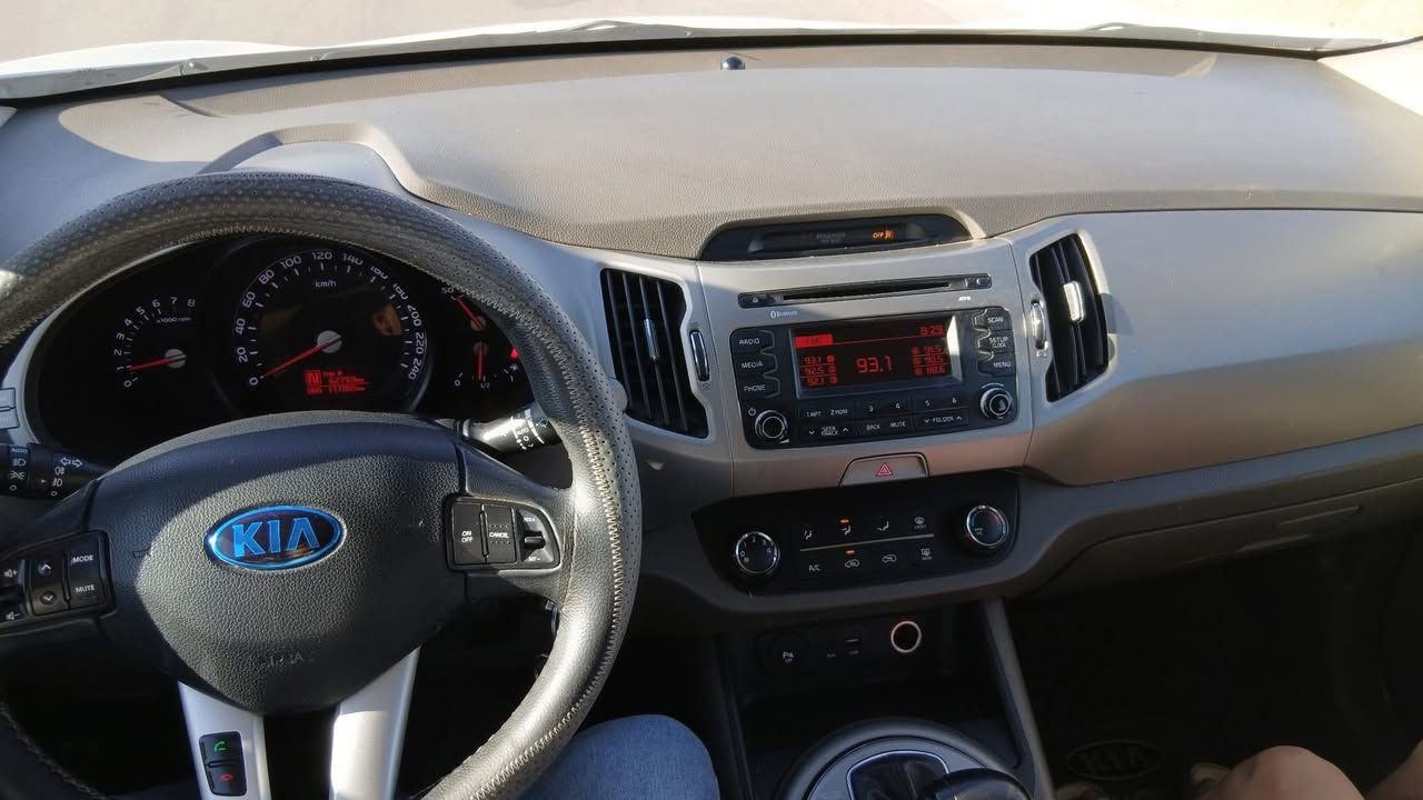 السلام عليكم….سبورتج خليجي 2016
كفاله من الصبغ والتبديل ….مال جناي
بانوراما 
تحكم 
نضام قيادة 
حساسات خلفيّ امامي 
كأمره. صغيرة
ماشيه 120 
كير محرك. على وضع الشركه 
رقم إنكليزي جديد.بغداد 
السعر…..168 بي مجال قليل

……بغداد ***********
