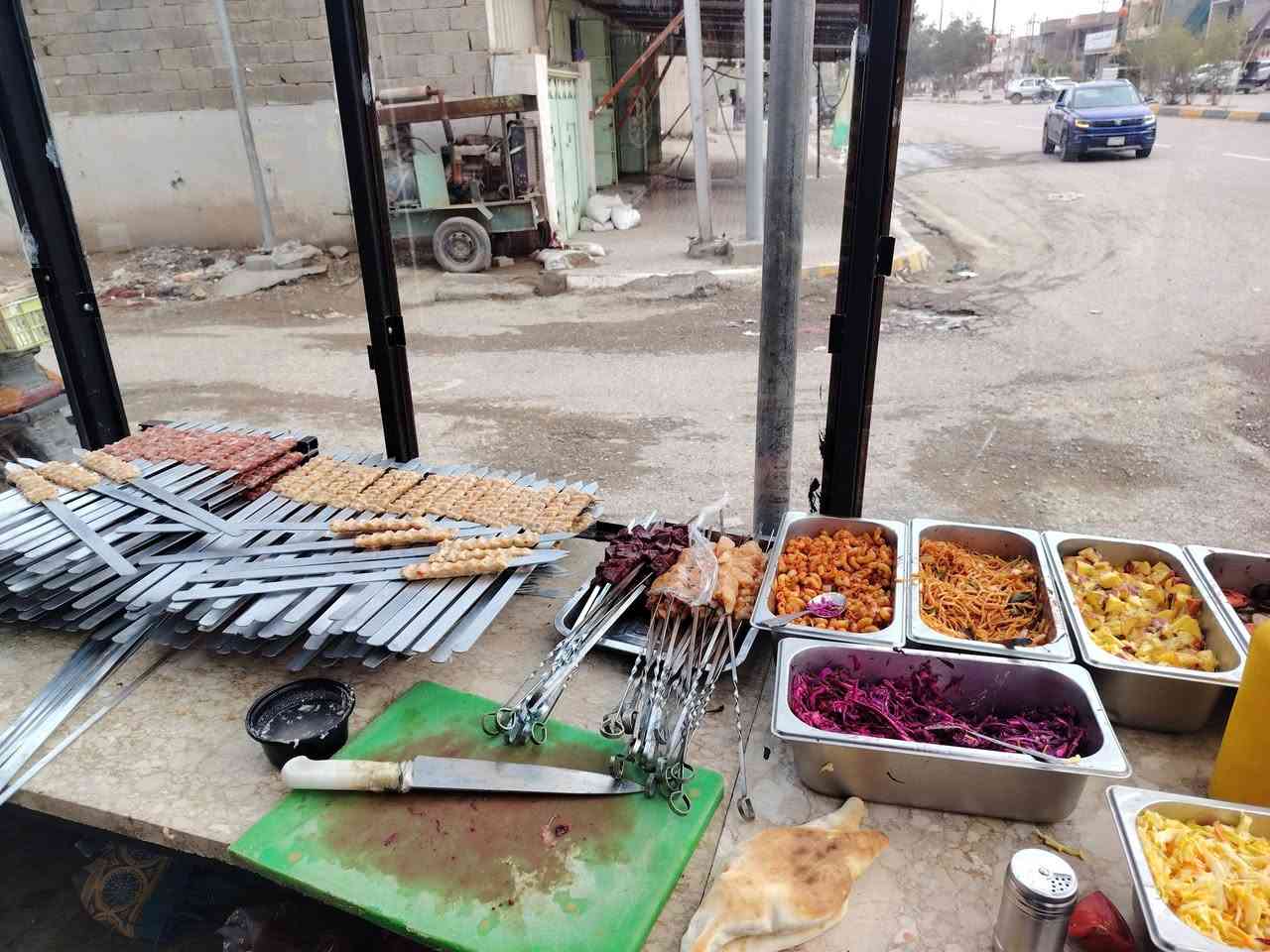 السلام عليكم شباب متاح مطعم للب يع شلع 
مثل ما موضح بالصور السبب لعدم التفرغ
الاستفسار
 اتصل ***********
