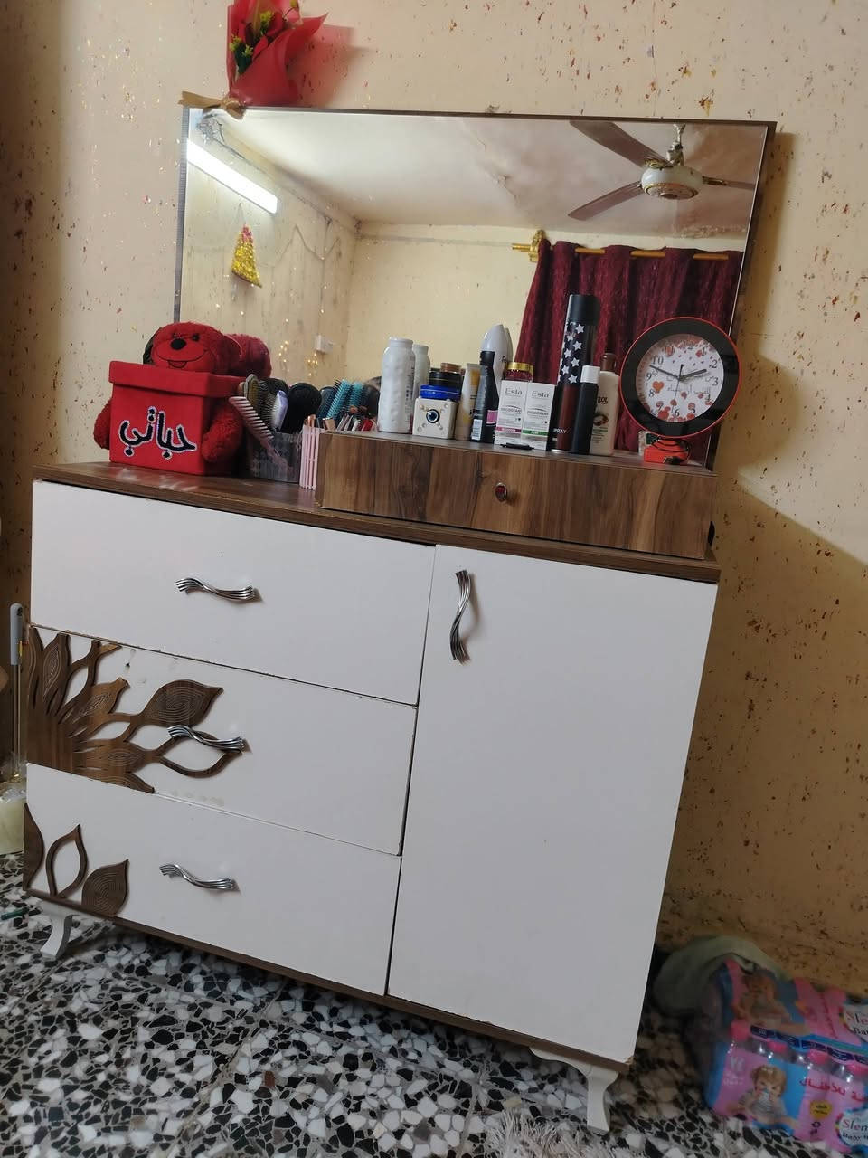 غرفة نوم تركيه كومدي واحد واحد مكسور وميز مرايه والكنتور صاج خشب مكان الحريه قرب مخازن الشاي


**إذا كنت صاحب هذا الإعلان وتريد حذفه لأي سبب، رجاءا أرسل رسالة إلى الدعم الفني**