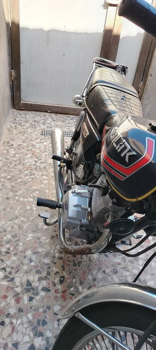 دراجة ٤ كير موديل ٢٣ مرقمة سنوية كاملة باسمي دراجة جديده ما مفتوح برغي بيهة  السعر مليون دينار
+964 781 287 8029 واتساب موجود


**إذا كنت صاحب هذا الإعلان وتريد حذفه لأي سبب، رجاءا أرسل رسالة إلى الدعم الفني**