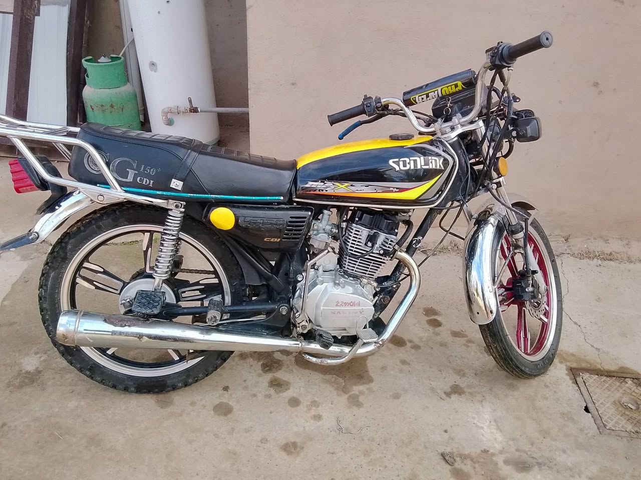 سلام عليكم دراجه سيفان موديل 21ناشاط فول كلو شغال مانقصه كلشي مكان بيجي سعر 370بي مجال شراي محرك مفتوح مره واحده فقط عليه يدي *********** دشبول كتروني
