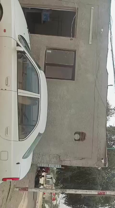 السلام عليكم من رخصت المدير بيتين واحد بصف الاخ ع بناء التشجير مو ع ازاله من ضمن الطابو بلدربونا واحد غرفه وصاله ومطبخ وحمام وتواليت وثاني غرفتين وصاله وصحيات ومطبخ وحمام وترك *********** المكان زعفرانية شارع المركز المستشفى قرب مدرسة مصطفى الجواد بلفرع
