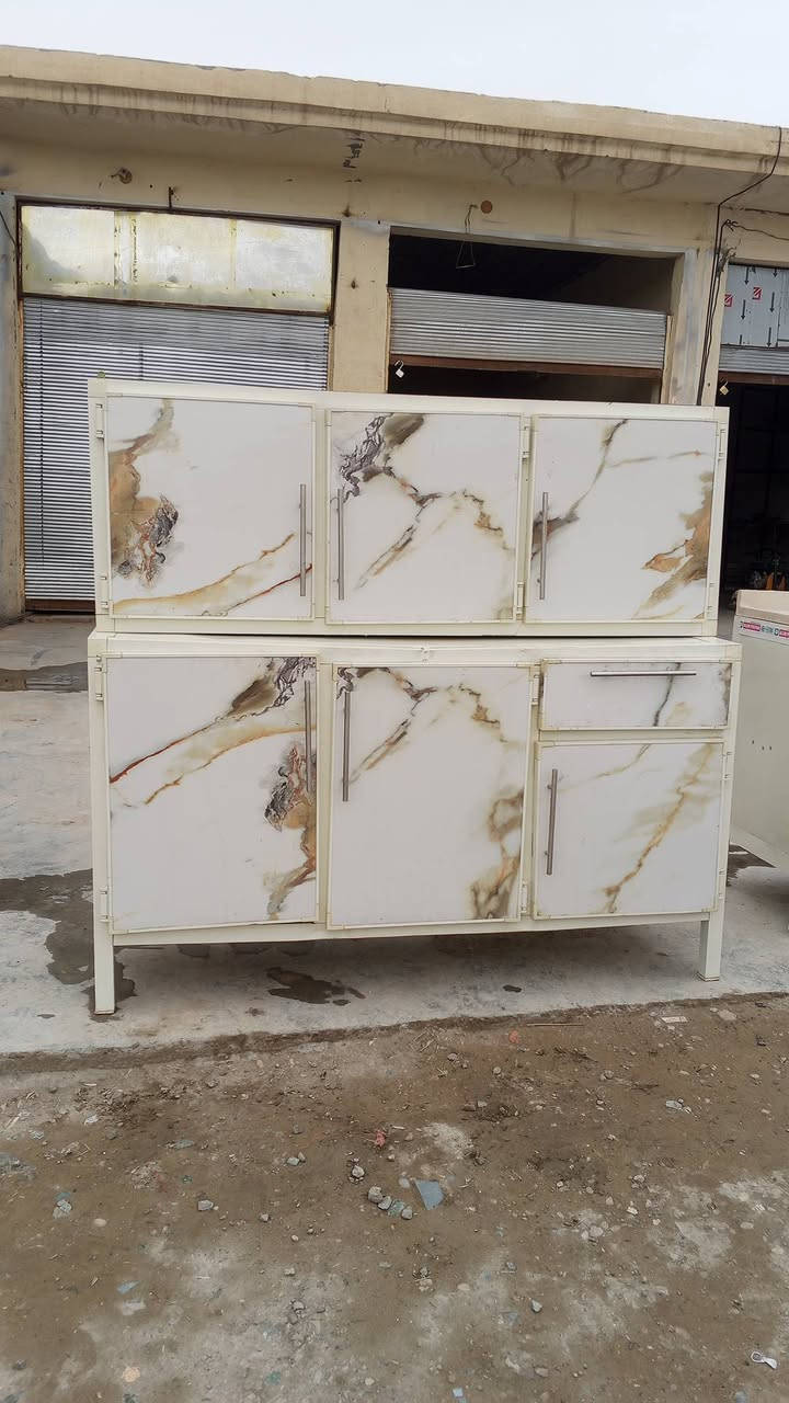 طباخات مصرية درجة اولى السعر 215وبيهن مجال كاونتر وسنك 150وبي مجال ***********
