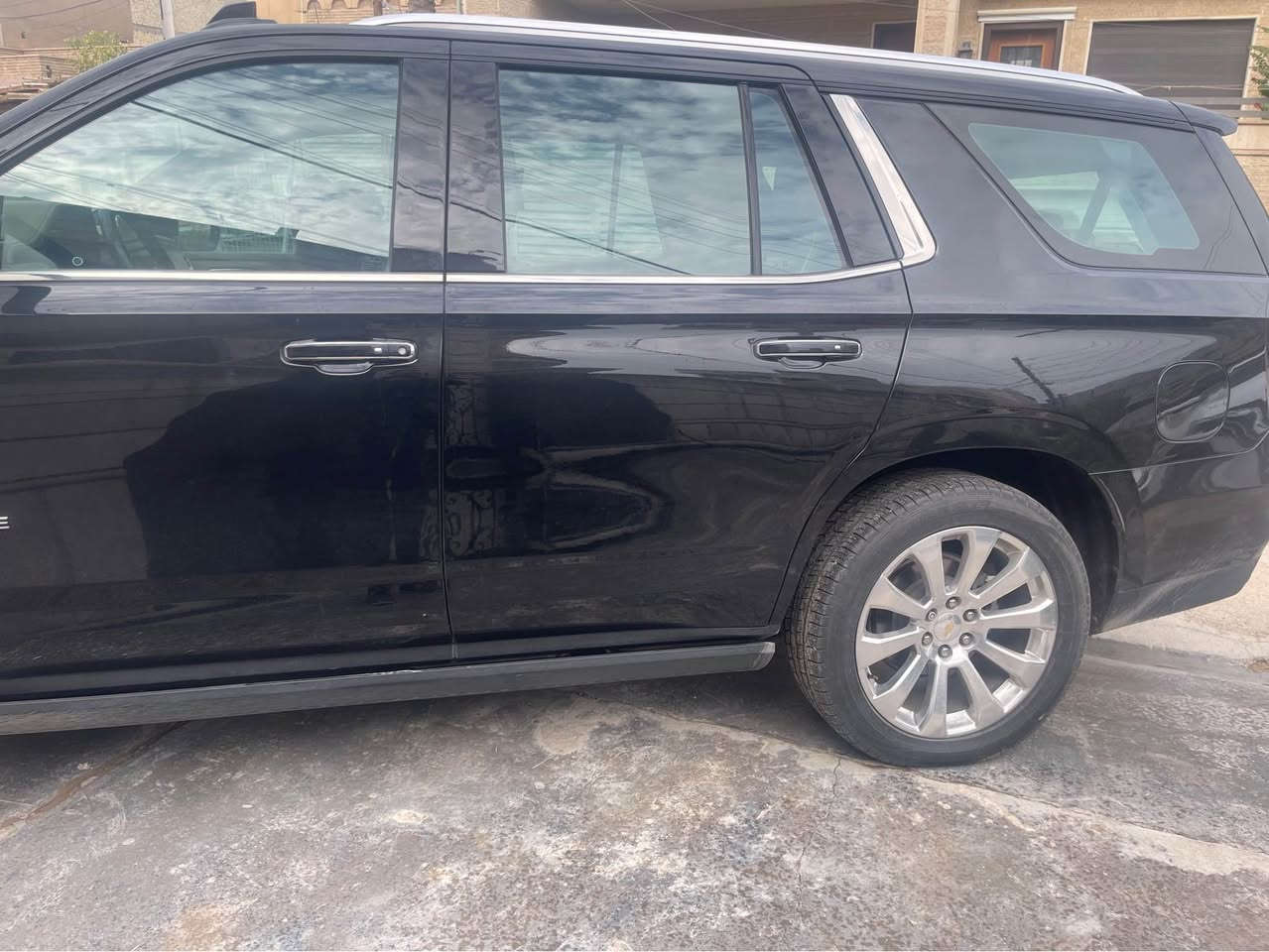 سلام عليكم 
تاهو اربيل 
بيه صبع بالجاملغ الامامي
الاتصال ***********
مكان الكراده بغداد, العراق
