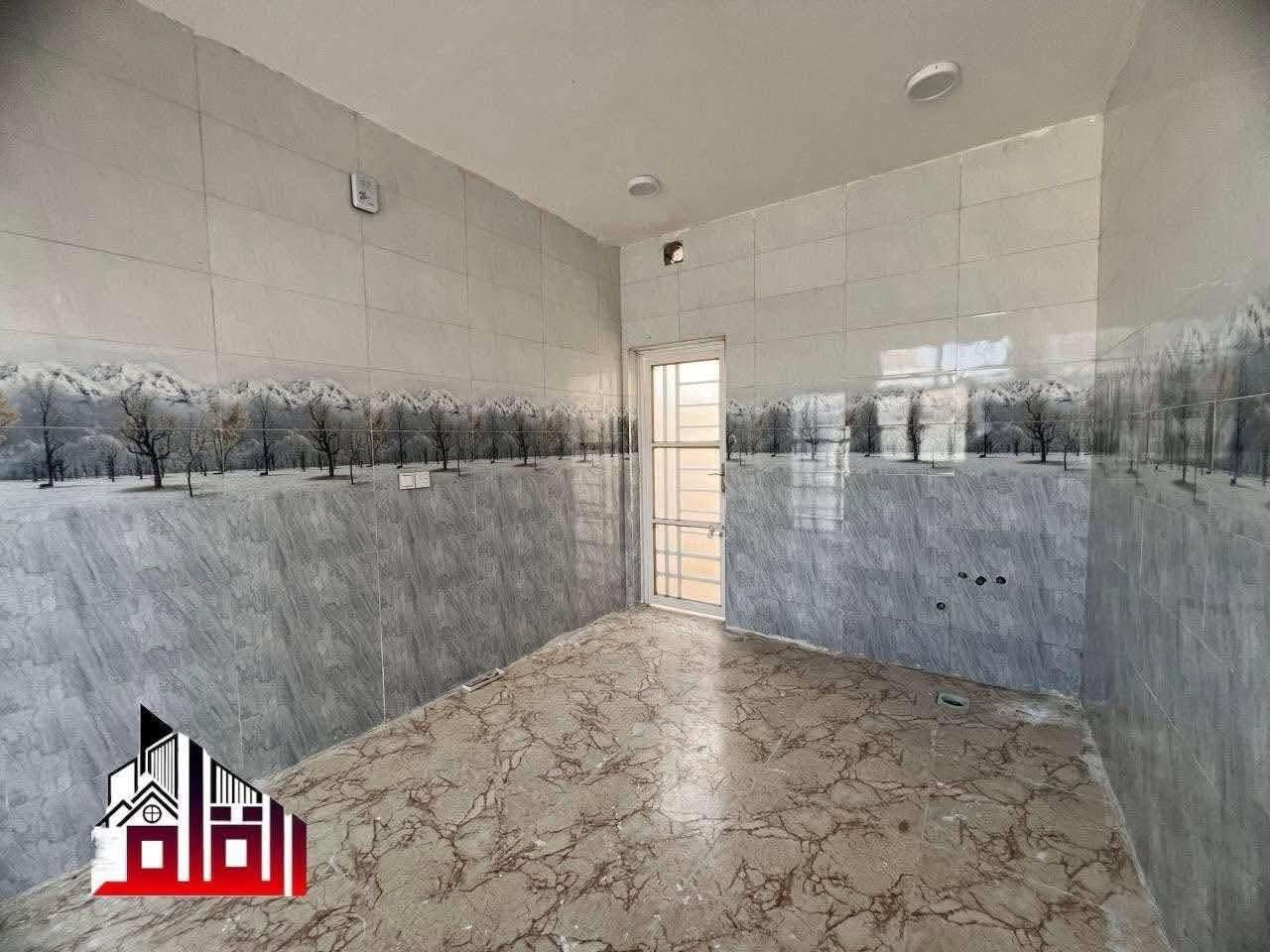 سلام عليكم بيت مساحه 200متر طابو صرف بنا جديد بين كل نقص ما بي بس اتخلي غراضك يحتوي على غرفتين وصاله ومطبخ ستقبال صحيات خرجيه وداخليه ممر داير البيت طارمه حديقه بيت مطلوب 60 مليون مصرف العقاري شهر 40 وسعر البيت حالين 95 مليون بابل ابو غرق مجمع الصفوه قرب السيطره مقابل معهد التقني   يبعد عن شارع 500 متر مكان روعه الستفسار مراسلت الصفحه ونتصال ***********
