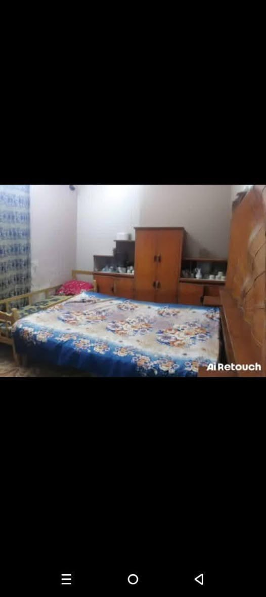 بيت للبيع قرب فلكة الجمعيه شارع مدرسة ضفاف العلم الابتدائية مساحة البيت 145ونص متر مطلوب عالمبادره 68 مليون و باليد 65 مليون وبي مجال  ...
متكون من طابقين الطابق الأول يتكون من غرفتين وهول ومطبخ وصحيات وصاله كبيره والطابق الثاني يتكون من غرفه ومطبخ وسطح فقط أرضية الطابق الثاني تتكون من الاسمنت .
للاستفسار الاتصال بالرقم ***********
