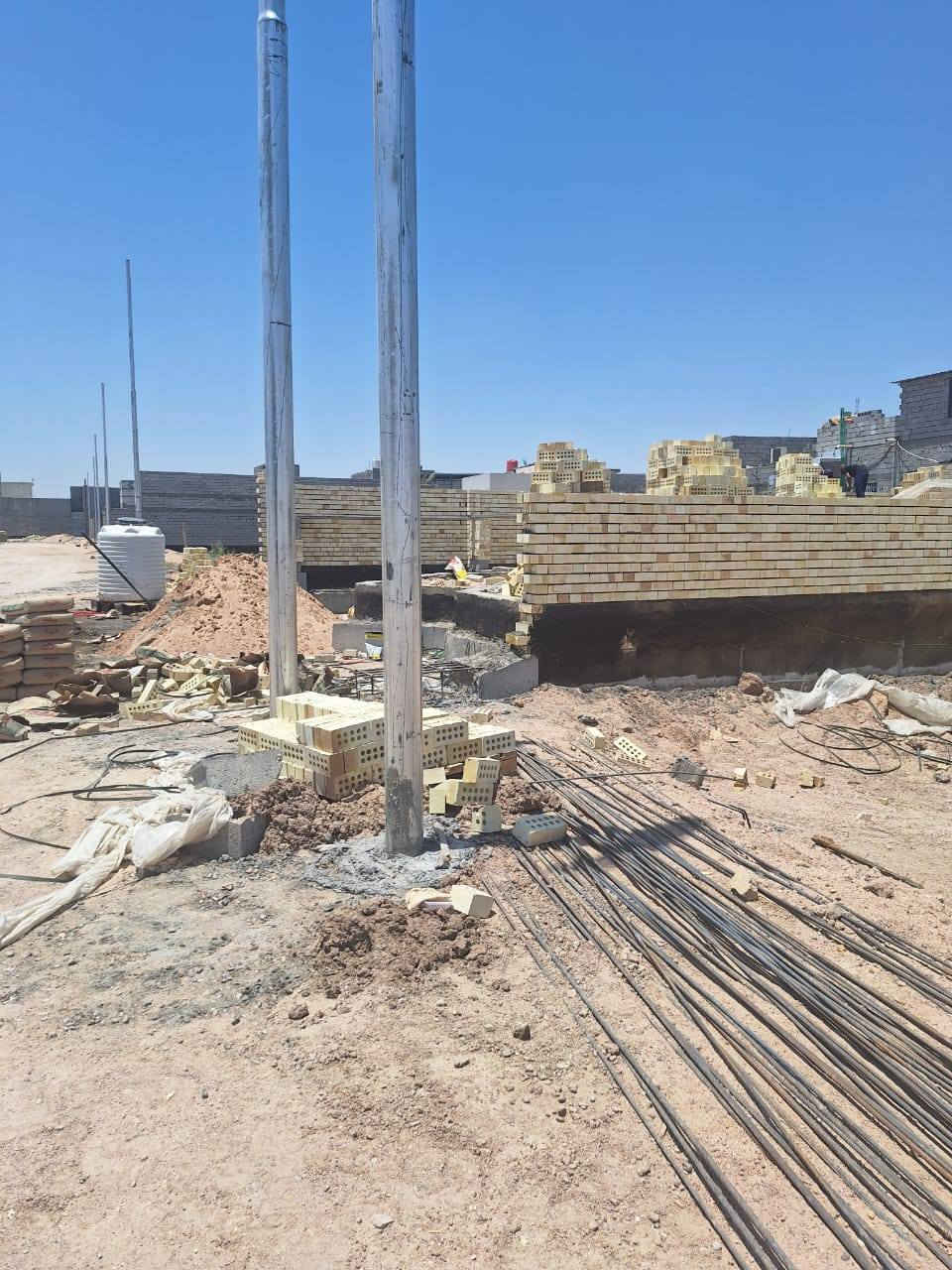 قطع للبيع مساحه 220متر قرب الشارع العام 60متر تبليط شارع 10متر ماء كهرباء مجاري مكان مميز جداا قضاء شط العرب نهر حسن للاستفسار واتساب ***********او ***********
