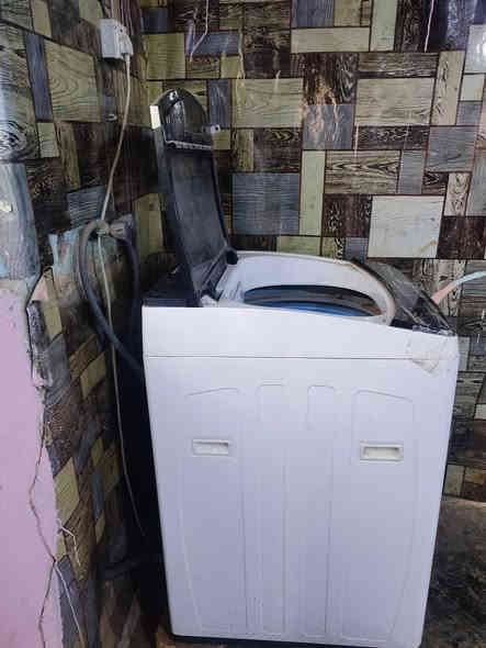 السلام عليكم ❤️ ❤️
غساله اوتوماتيك ⚡
حار وبارد👉🏻💤
استعمال قليل جديده كلش مابيه اي شي 

حوض كبير 
شغاله عل فحص 
السعر 800
*********** مكاني ديوانيه
