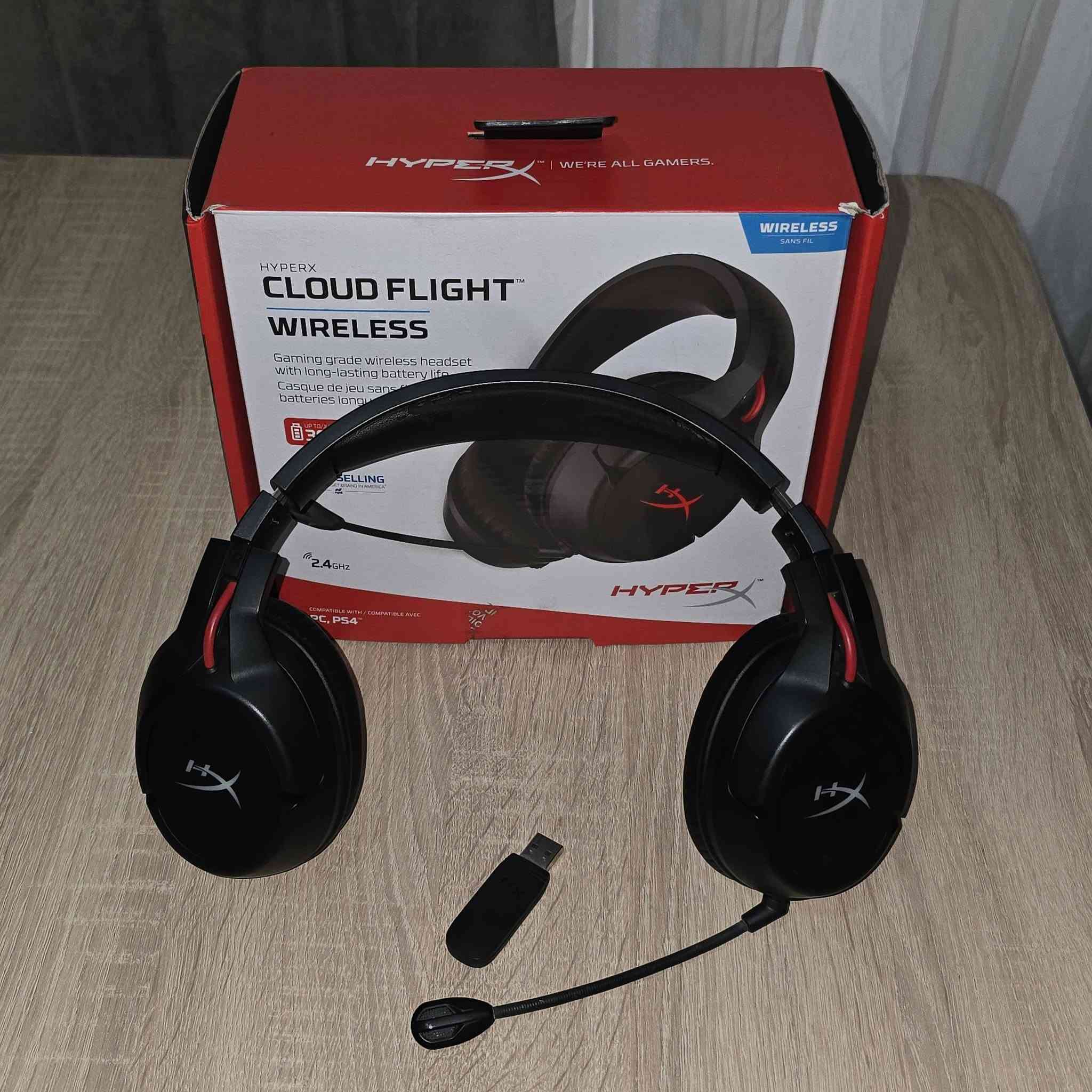 هێد سێتی گەیمینگ بۆ فرۆشتن لە مارکەی هایپەر ئێکس...

- جۆری بێ وەیار (وەیارلێس)، بە هیچ جۆرێک دەنگ دواناخات.
- باتریەکەی لە توانایدا هەیە بۆ ماوەی ٣٠ کاژێر کار بکات.
- بۆ هەموو پلاتفۆرمەکان گونجاوە، پلەیستەیشن و ئێکس بۆکس و کۆمپیوتەر و مۆبایل.

گەیاندن بەردەستە...

نرخ: ٥٠ هەزار دینار.

بۆ پەیوەندی:

0770 103 3169

___________________

وردەکاری تایبەتمەندییەکانی:- 

Connectivity: Wireless 2.4GHz - USB-A Wireless Dongle

• Battery Life: 30 hours: LED off

• 18 hours: Breathing LED

• 13 hours: Solid LED

• Frequency Response: 20 Hz to 20,000 Hz

• RGB: No

• Platform Compatibility: PC, PlayStation 5, PlayStation 4, Nintendo Switch, Xbox Series X|S / Xbox One (Wired Only), Mobile

• Surround Sound: No

• Noise Cancellation: No

• Gaming grade 2.4GHz wireless connection, with up to 30 hours of battery life

• Signature HyperX comfort and immersive in game audio

• Durable, adjustable steel slider

• PC, PS4, and PS4 Pro ready

• 90° rotating ear cups with LED lighting effects

• Intuitive on board audio and mic controls

• Detachable noise cancellation microphone: Microphone engineered to function only when in wireless mode and only on PC and PS4
