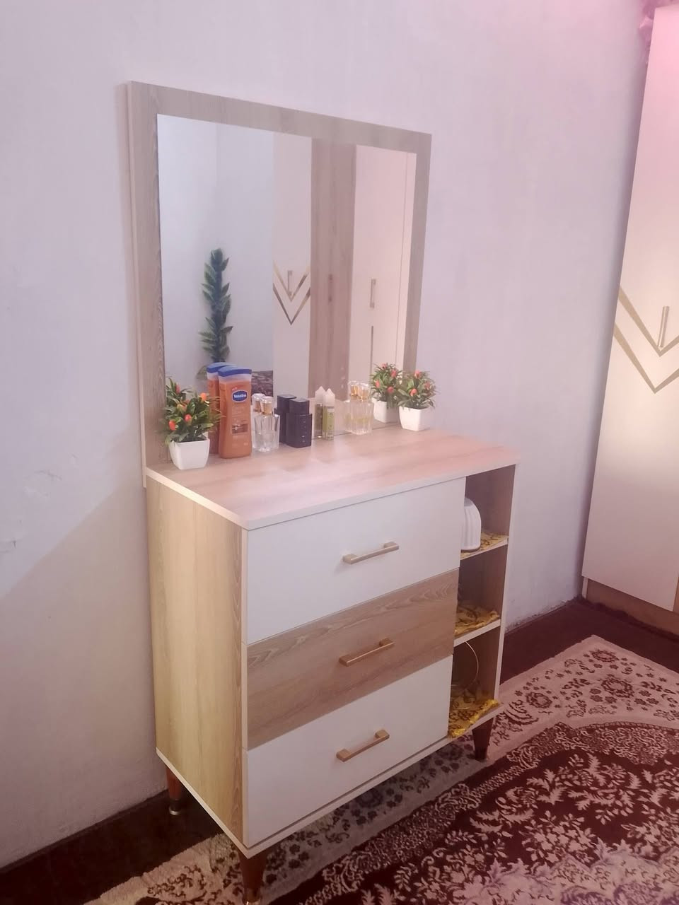 غرفه نوم تركيه 5 قطه حلوه عنوان بغداد مدينة الصدر   سعر 450الف بيه مجال
على رقم   ***********4
