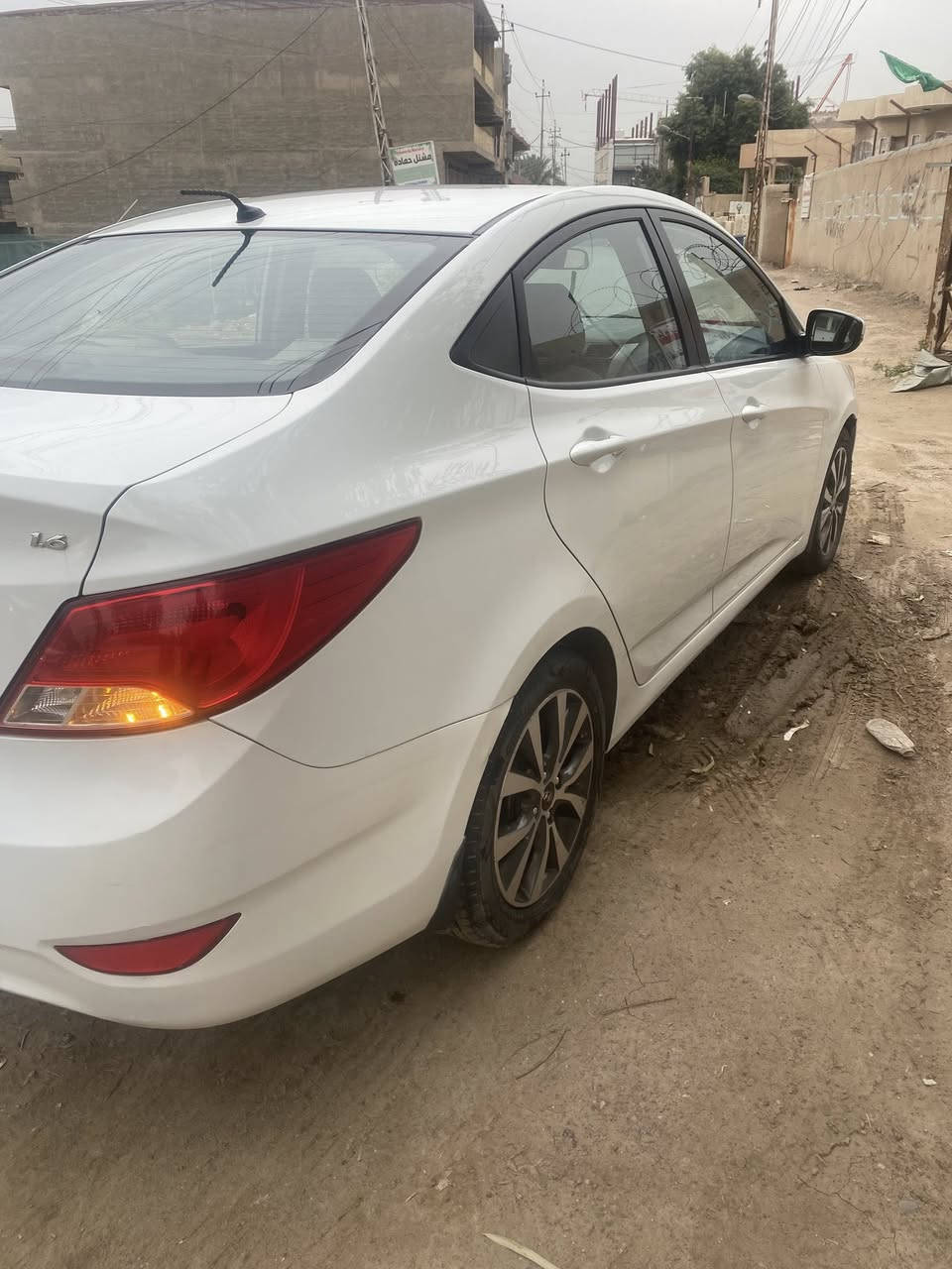 سلام عليكم من رخصت الادمن المحترم 
اكسنت مديل ١٦ بلو فول خليجي 
صبغ بدون دواخل ربع جملغ خلفي 
بارد قليل سياره جاهزه من كلشي 
كير مكينه صدر تخم تاير تبريد 
مكان سياره بغداد حي تونس 
السعر ١٠٧ وبيها مجال 
***********
