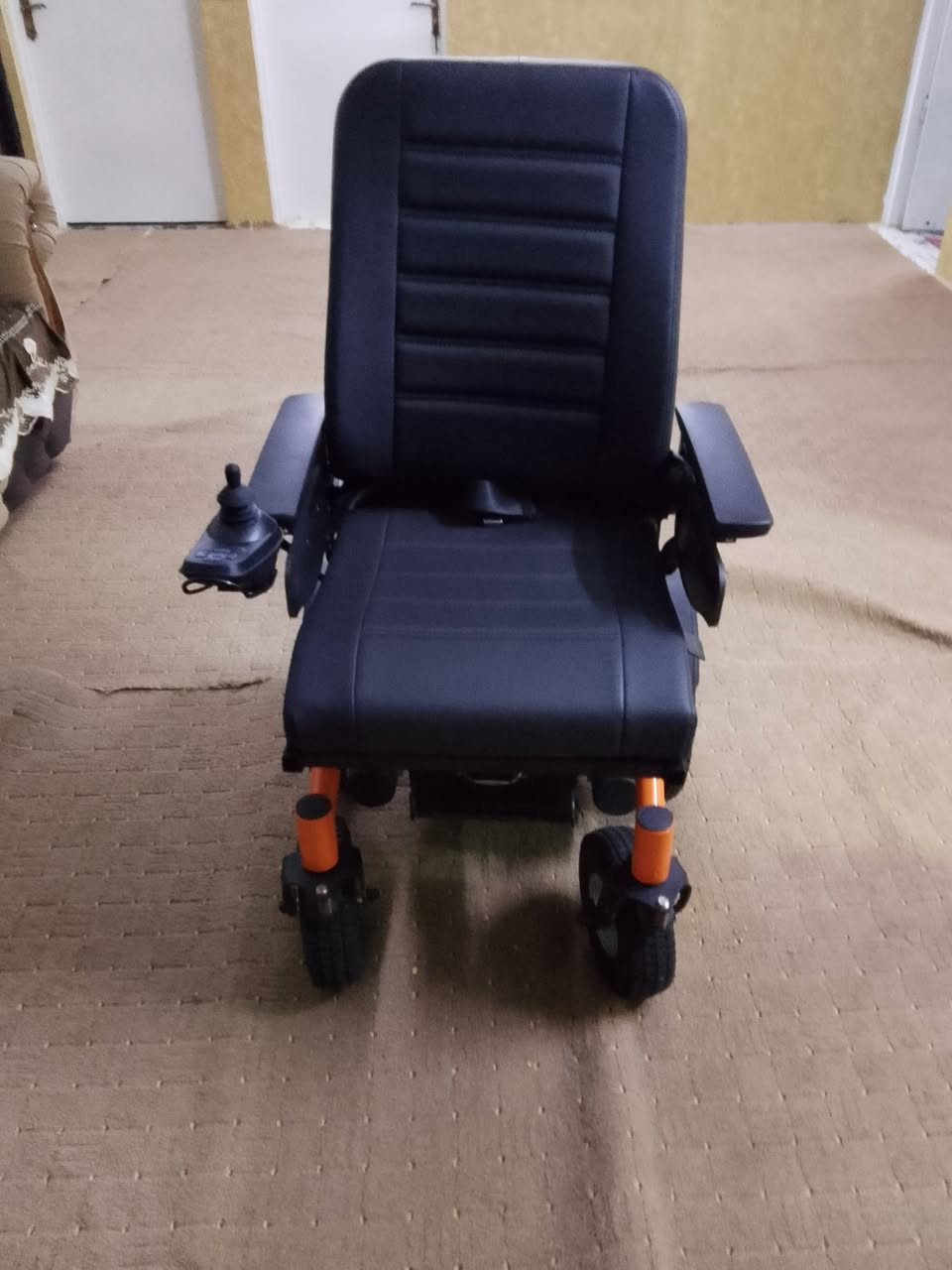 عربانه البيع جديدة مامستعمله
800 وبيه مجال ***********
