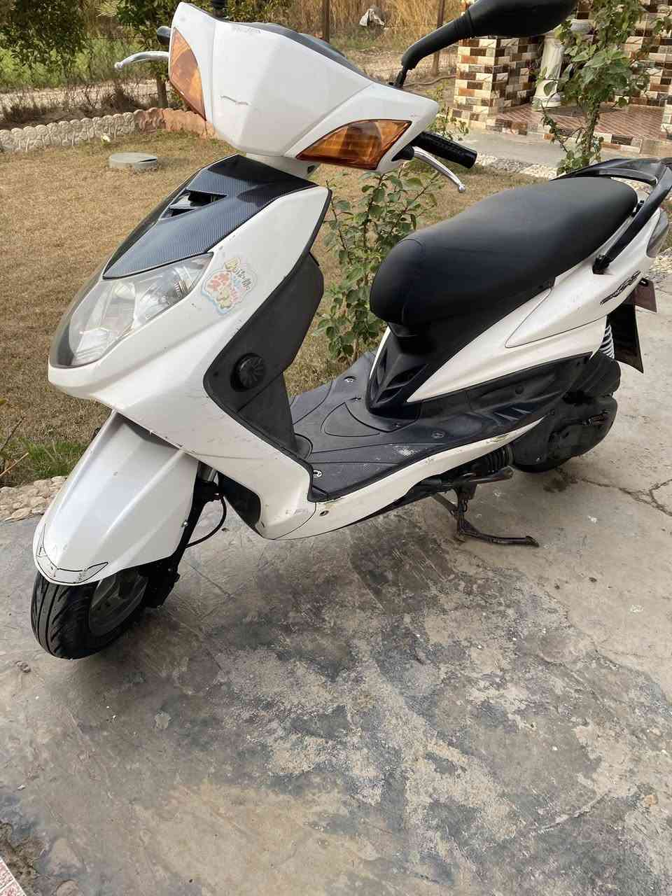 سلام عليكم تم اعادة النشر بسبب الوعود الكذابه دراجه سكنس خير من الله كفاله عامه أوراق كامله كهربائيات فول 
العنوان سلمان باك 
السعر خاص 
الرقم ***********
