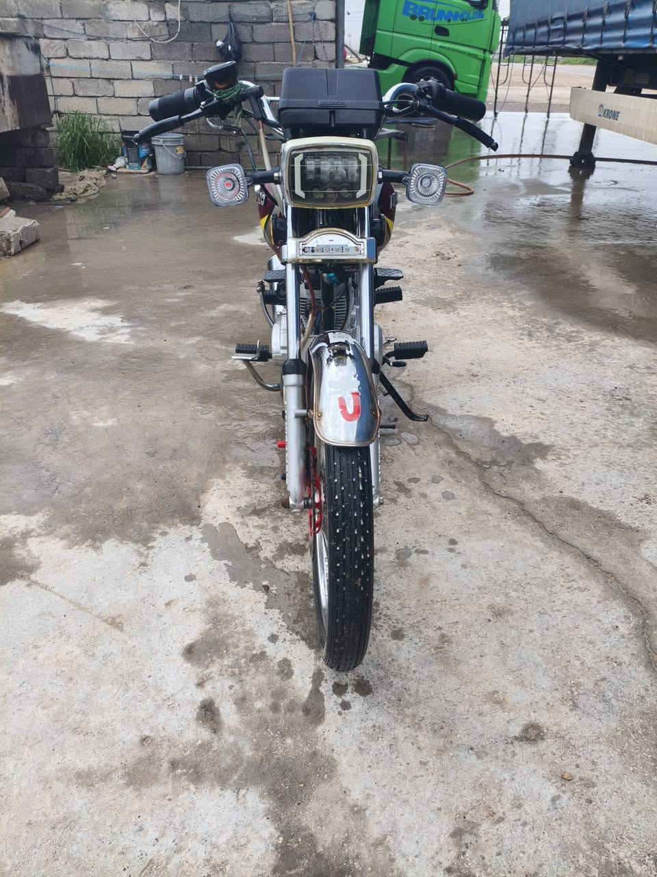 سلام عليكم ورحمه الله وبركاته
متاح ماطور للبيع 
تايكر موديل 23
محرك شرط 
كهربائيات كلها شغالا
نضافه مثل ما موضح بالصور 
ماطور كامل وجاهز كلو شرط وشغال 
سعر وباقي تفاصيل متواجد خاص


**إذا كنت صاحب هذا الإعلان وتريد حذفه لأي سبب، رجاءا أرسل رسالة إلى الدعم الفني**