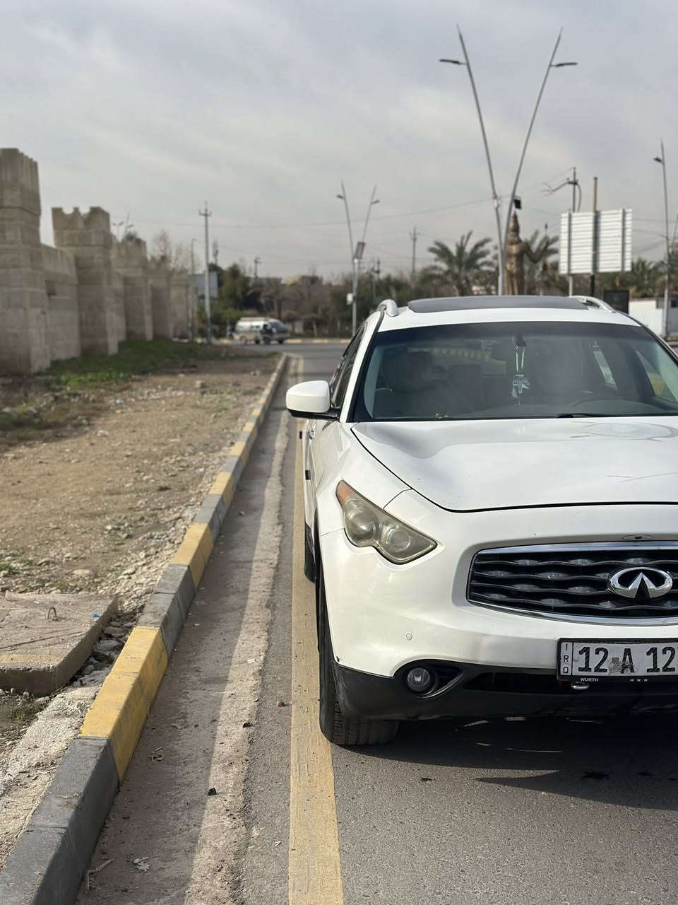 🚘 للبيع – إنفنتي FX35 موديل 2011
💵 السعر: 115 

المواصفات:
الموديل: Infiniti FX35 – 2011
محرك 6 سلندر 3.5L
ناقل حركة أوتوماتيك
دفع رباعي AWD
اللون: أبيض
داخلية جلد
شاشة عرض + كاميرا خلفية
تحكم بالمقود
 تبريد 
ثبات عالي وأداء ممتاز
الضرر  السياره 
بوند وجاملغات 2  
 مبدل نفس الوان. بدون صبغ او معجون 

📍 السيارة جاهزة للفحص

📞 الاتصال 
***********
***********
