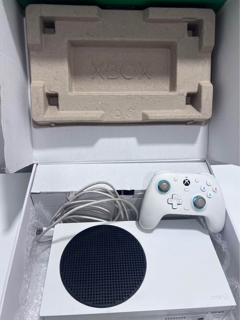 سلام عليكم اكس بوكس سير س مع كارتونه مع جميع ملحقات جوستك سير لاتعطل ولايصير بيها شيى قويه 
مكاني بغداد للبيع سعر 290 قفل قفل لاحد يخابر يعامل قفل سعر *********** بغداد, العراق
